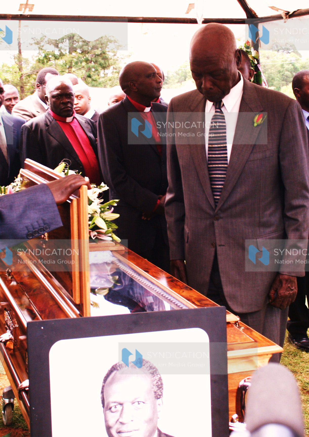 Former President Daniel Arap Moi pays his last respects to the late Reuben Kiplagat Chesire