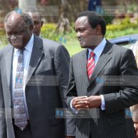 President Mwai Kibaki chats with Vice President Kalonzo Musyoka