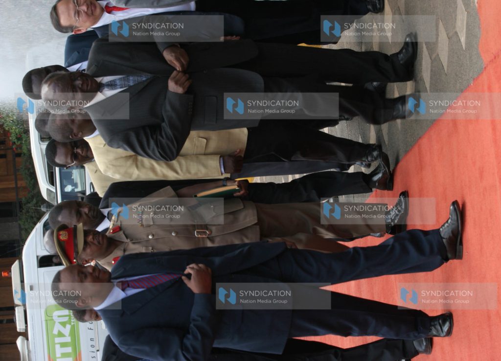 President Mwai Kibaki is met by Finance Minister Uhuru Kenyatta