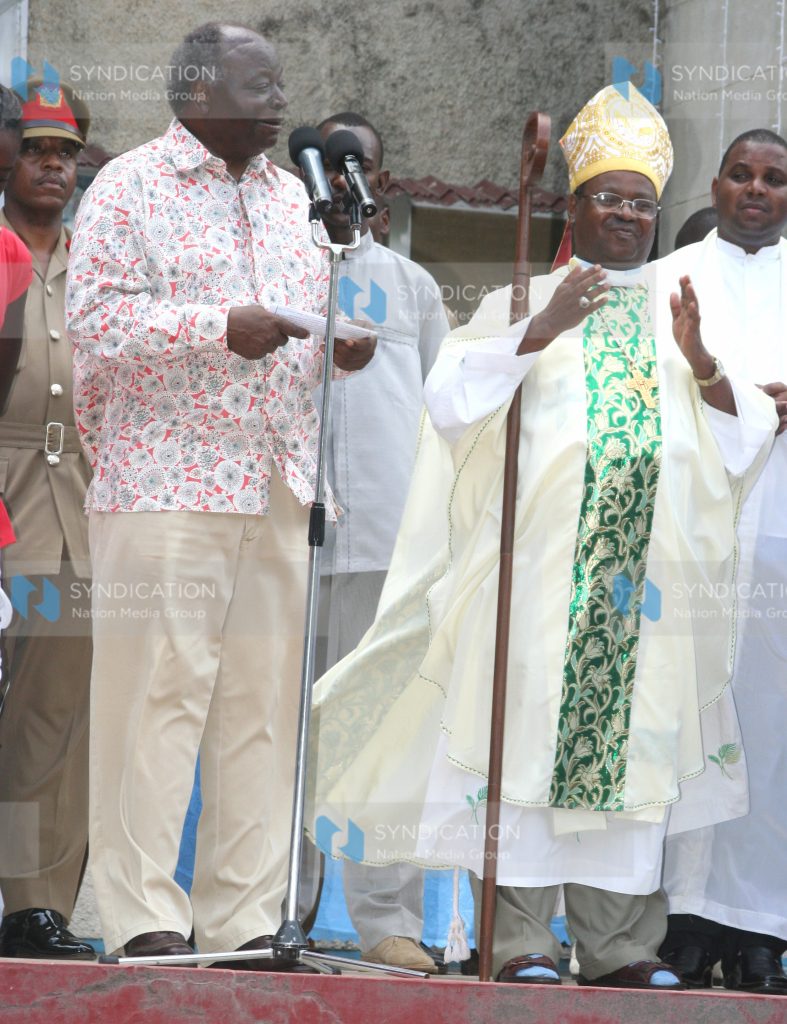 Arch-Bishop Boniface Lele of the Mombasa Diocese applauds President Mwai Kibaki