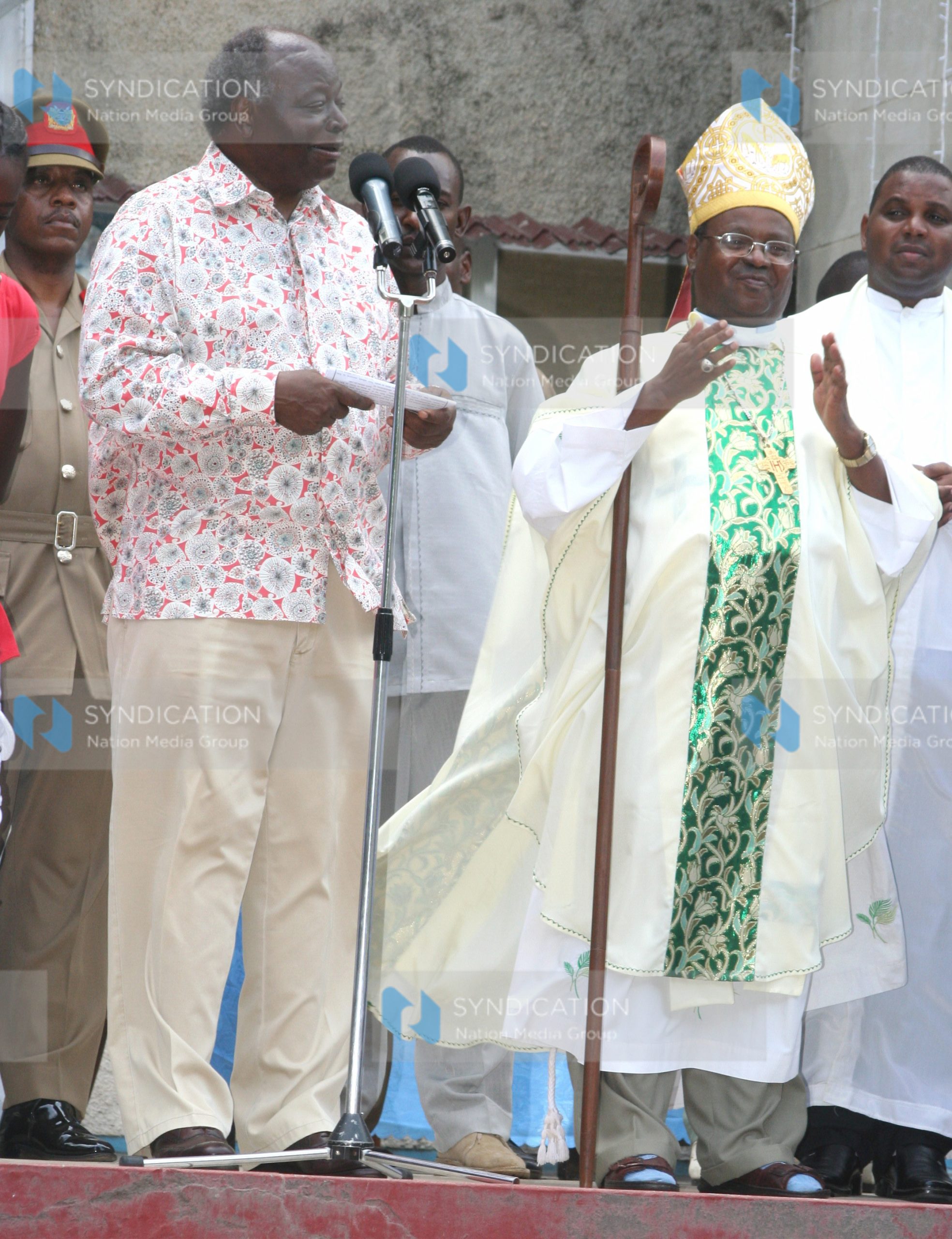 Arch-Bishop Boniface Lele of the Mombasa Diocese applauds President Mwai Kibaki