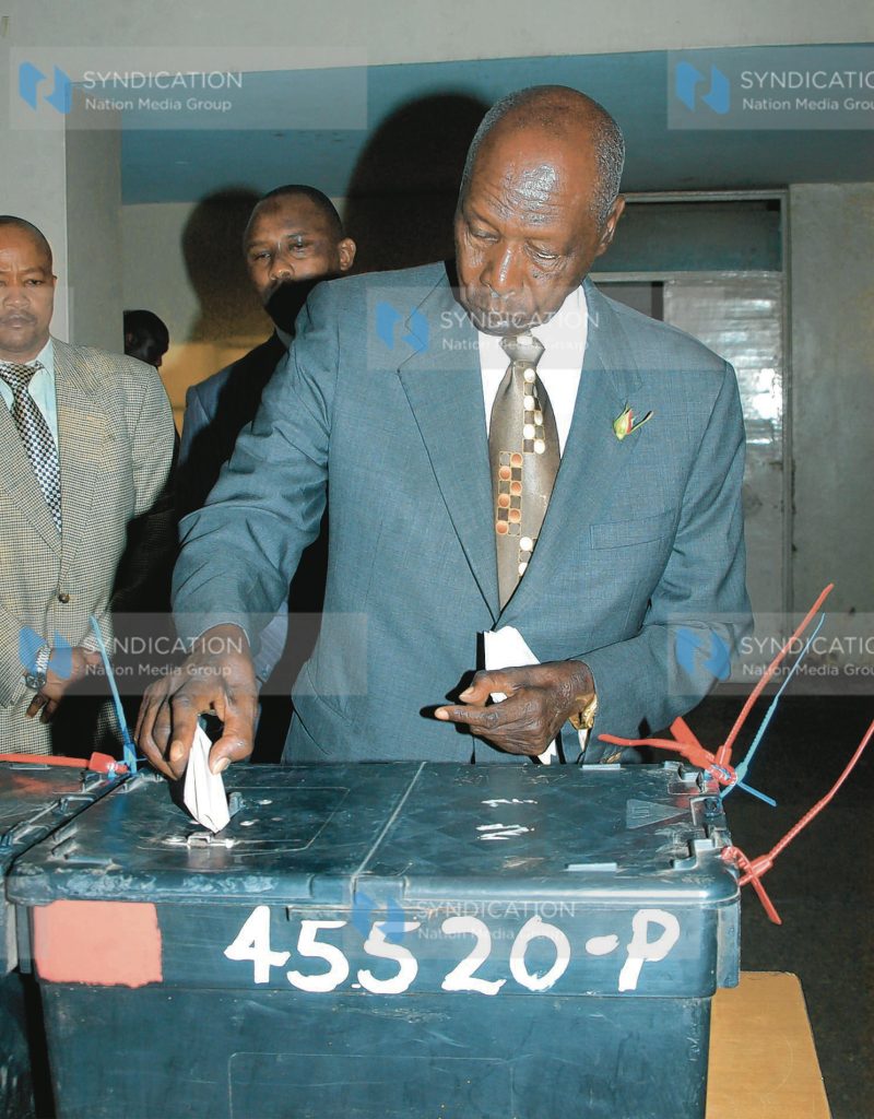 Former President Daniel Arap Moi casting his vote