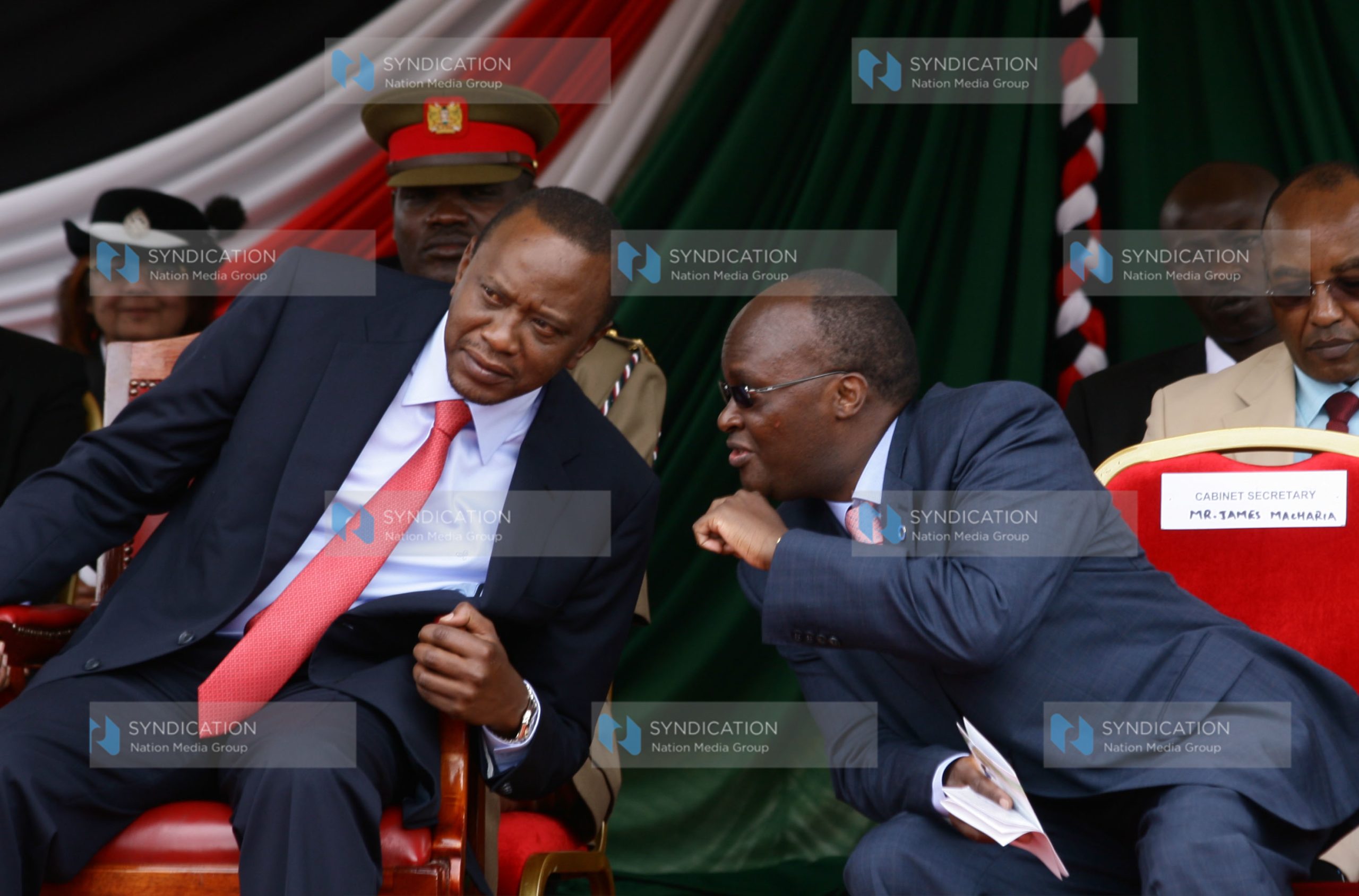 President Uhuru Kenyatta consulting with Health Cabinet Secretary James Macharia
