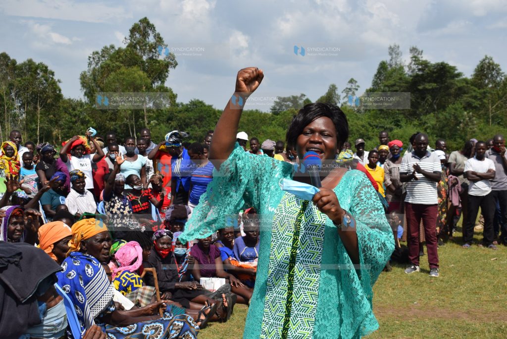 Gladys Wanga address traders at Riat Trading centre in Kanyikela Ward