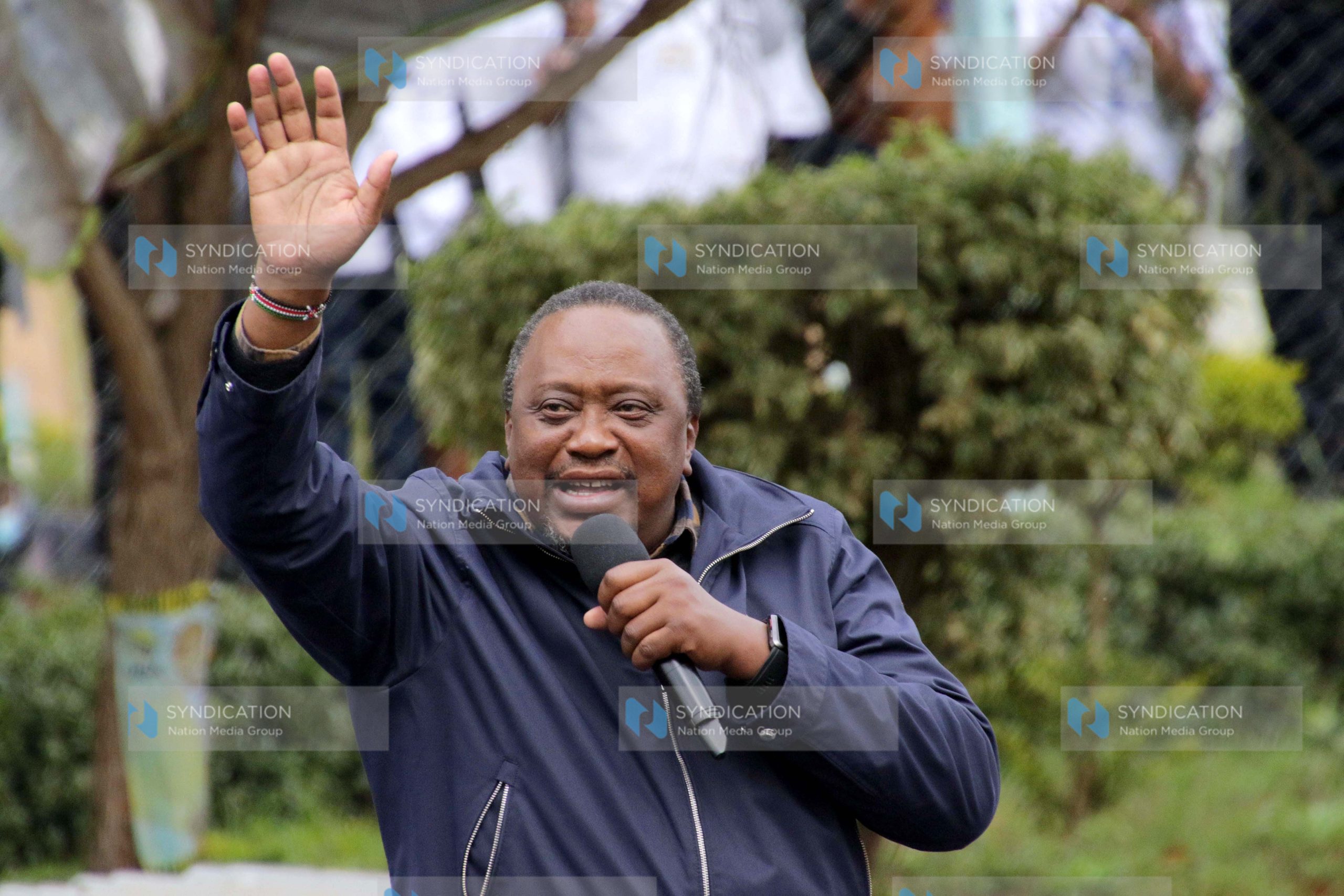 President Uhuru Kenyatta addresses wananchi at Othaya town