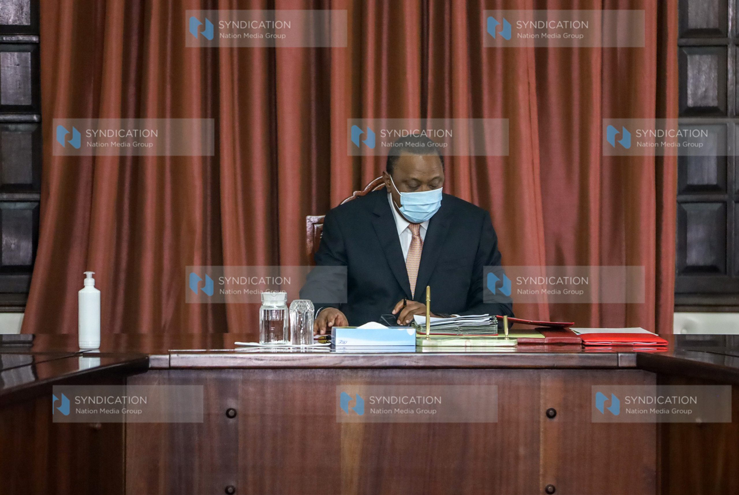 President Uhuru Kenyatta chairs a Cabinet meeting