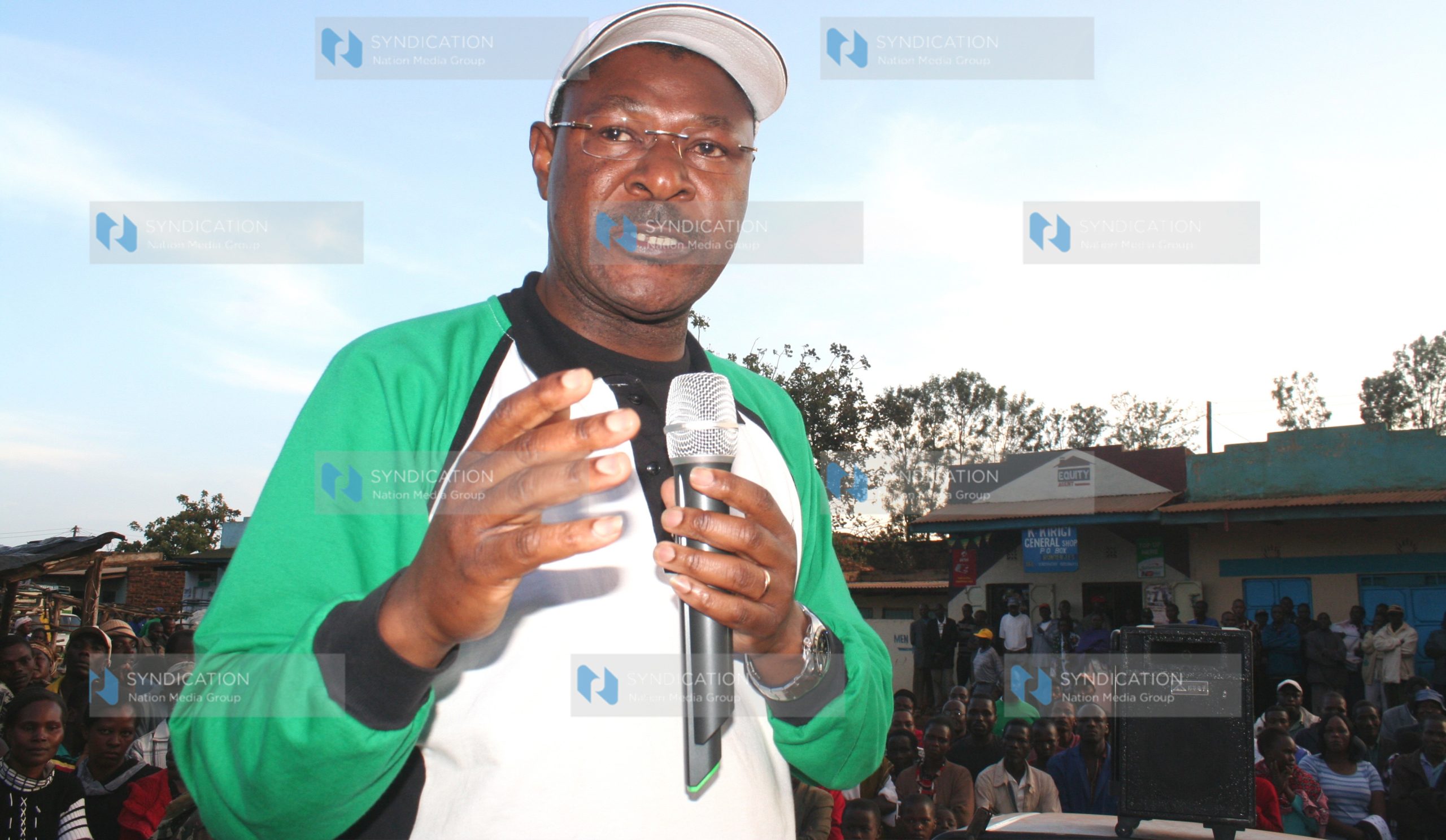 Presidential aspirant Moses Wetangula campaigns at Kigumo Market in Runyenjes Constituency