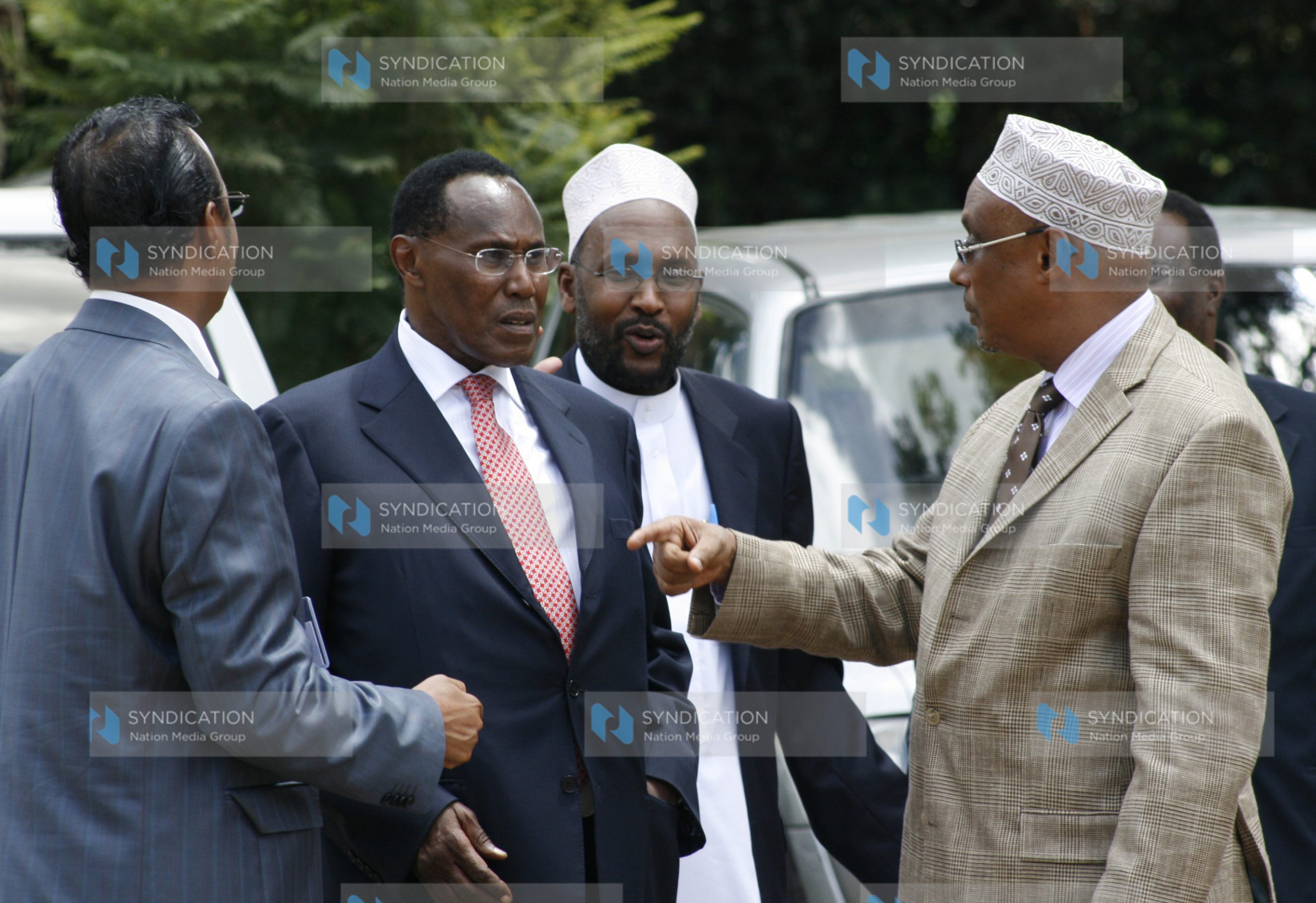 The minister for internal security George Saitoti (center) speaks