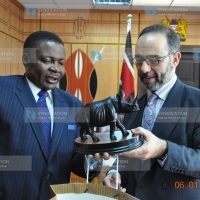 Speaker of the National Assembly Kenneth Marende presents a gift to the new British High Commissioner to Kenya, Dr. Peter Tibber
