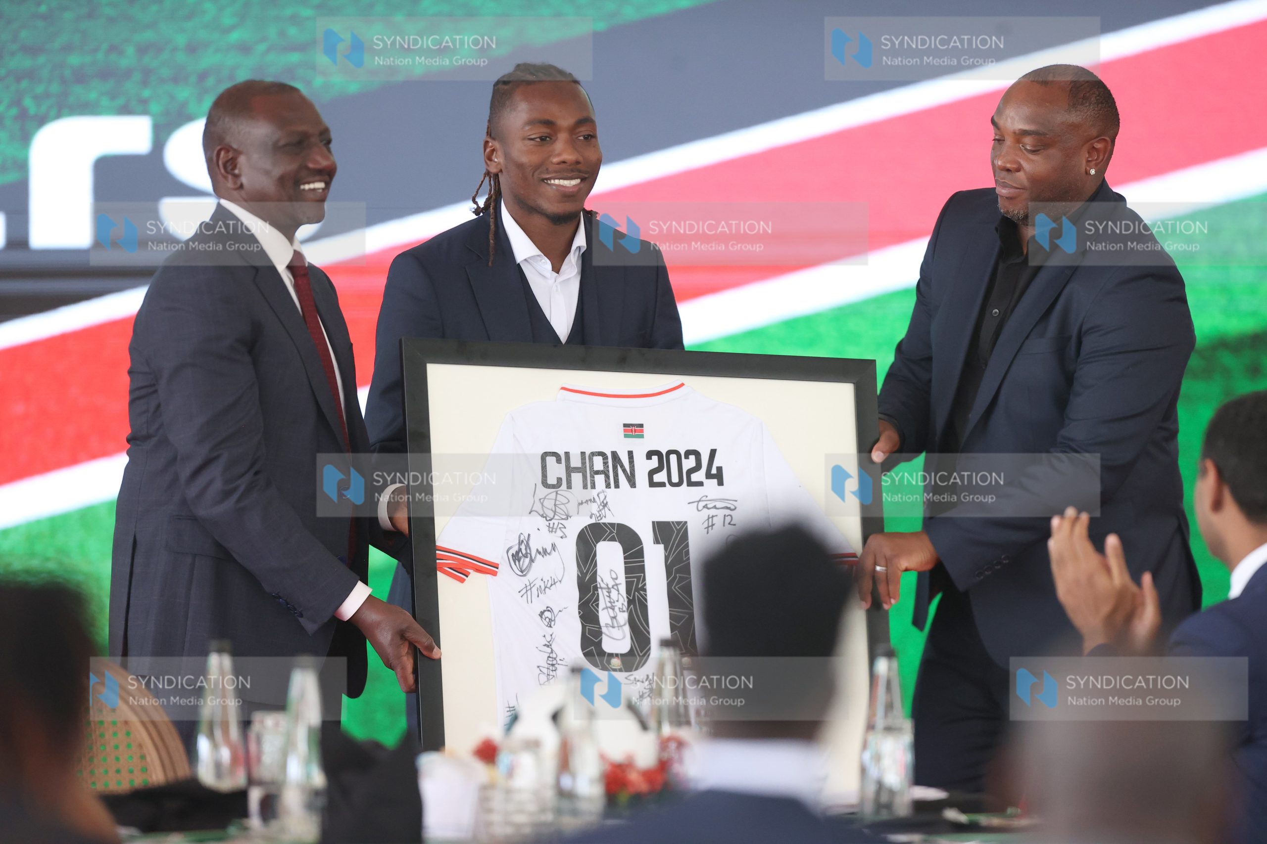 President William Ruto receives a signed Team Jersey from Captain Abud Omar and coach Benni McCarthy