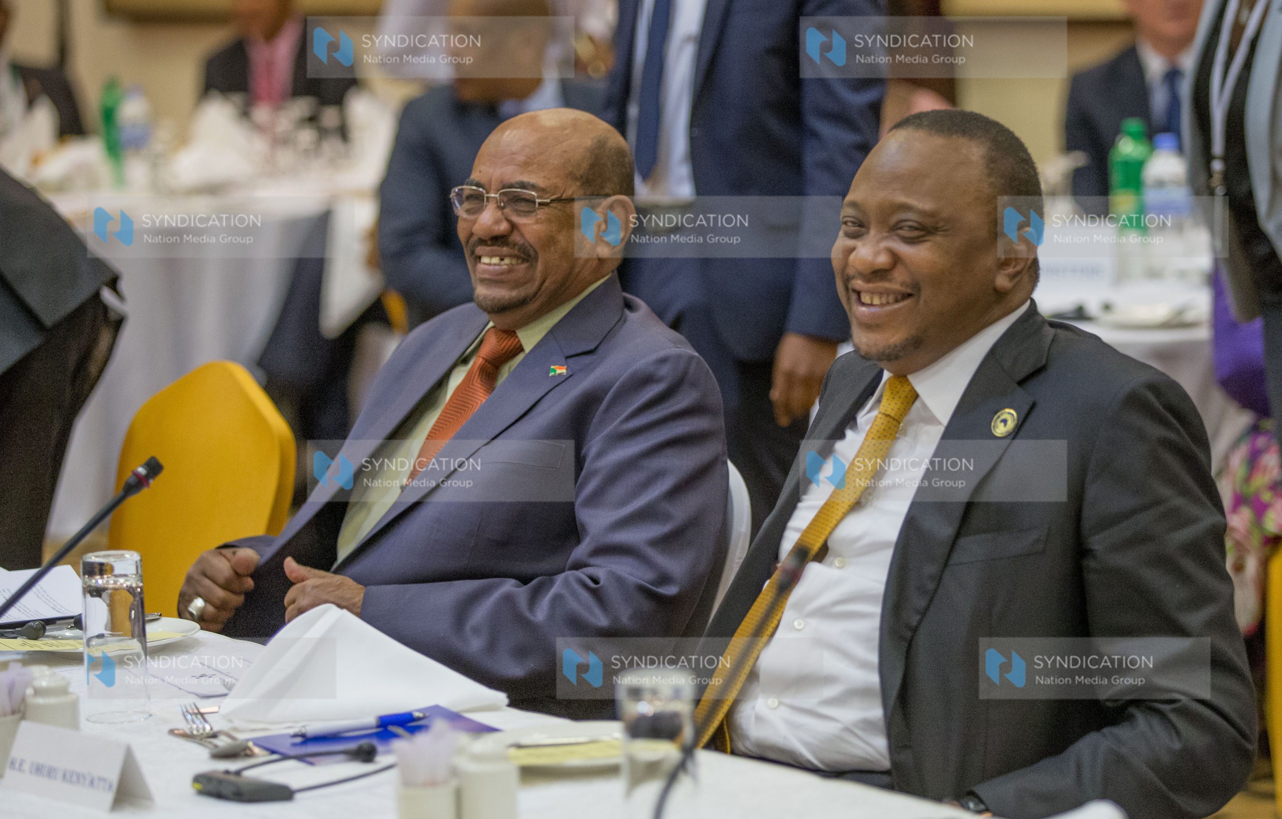 President Uhuru Kenyatta with Sudan President Omar al-Bashir during IGAD special summit