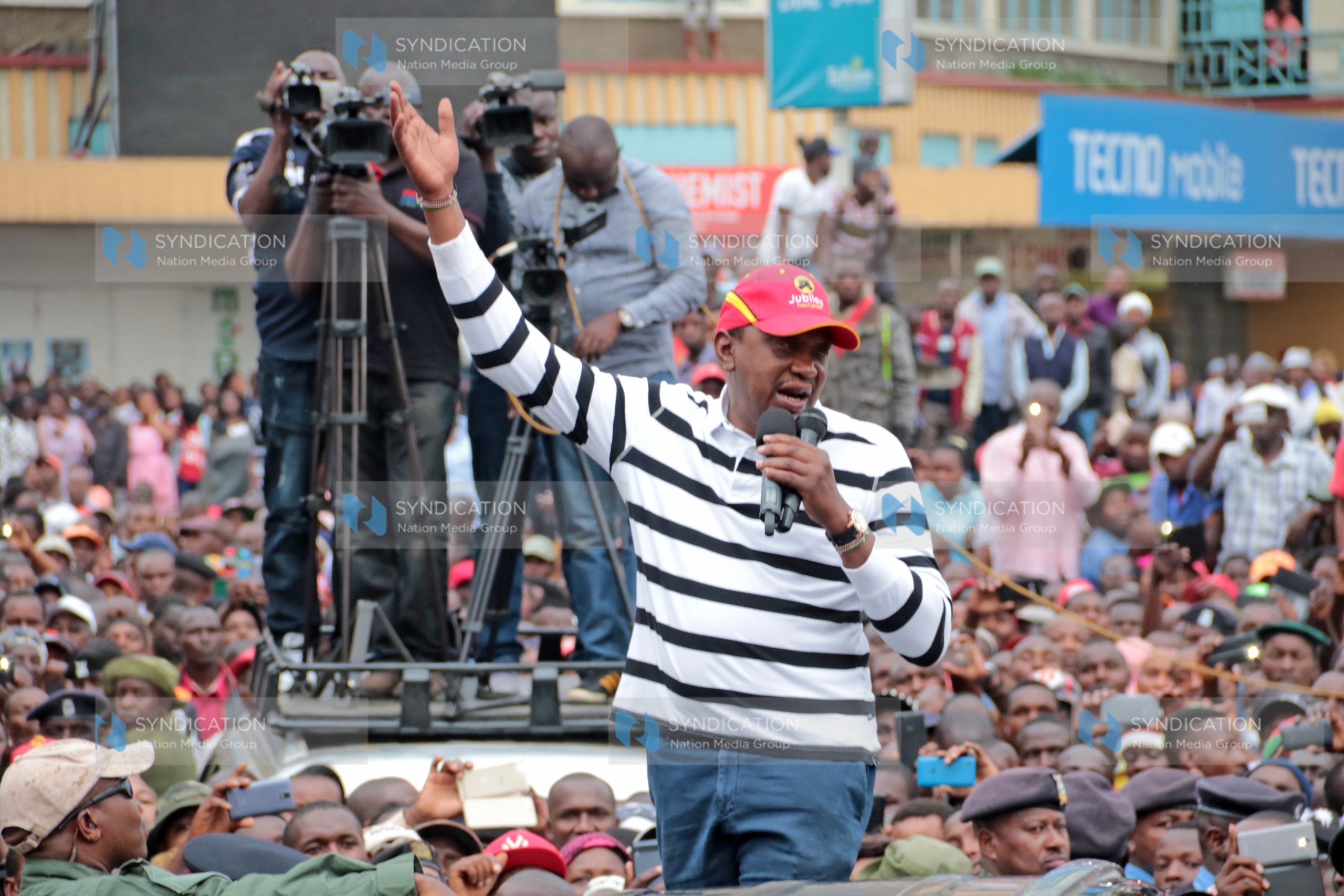 President Uhuru Kenyatta addressing residents of Nakuru town