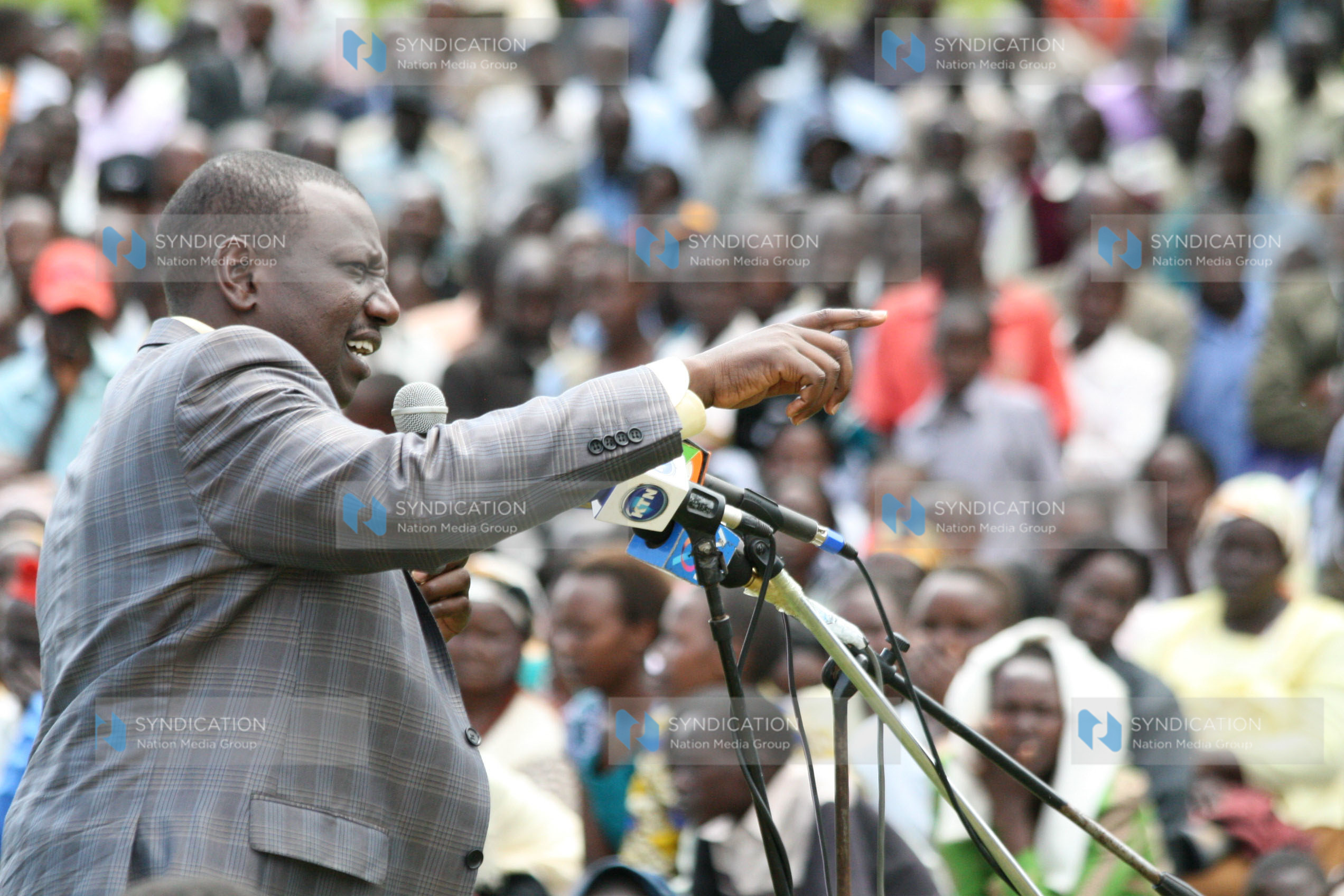 Higher Educating Minister William Ruto addresses members of the public