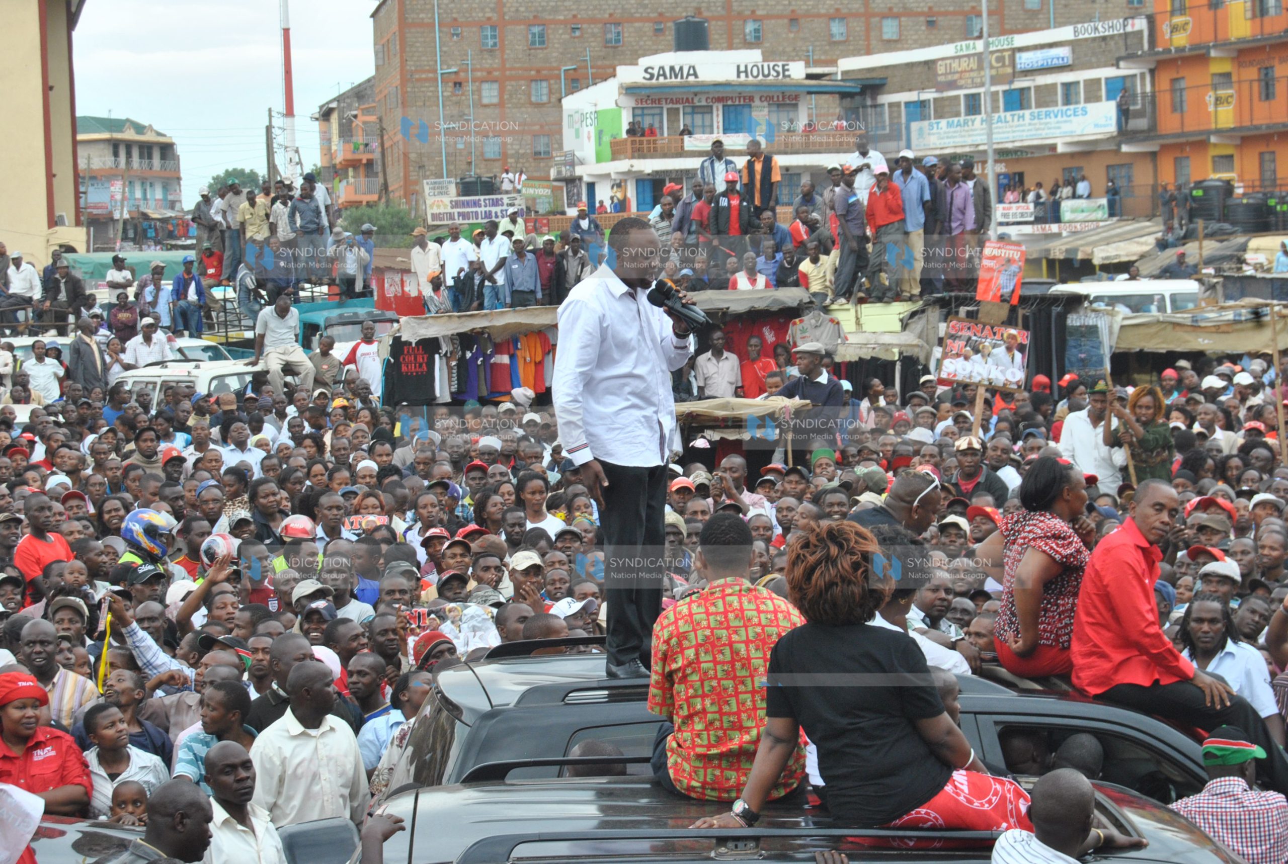 Jubilee Presidential candidate Uhuru Kenyatta campaigns at Githurai 45