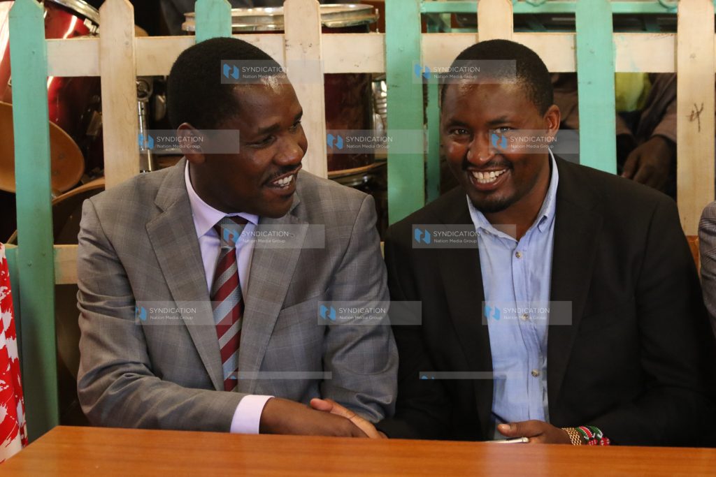 Mwangi Kiunjuri (right) shakes hands with Meru Governor Peter Munya