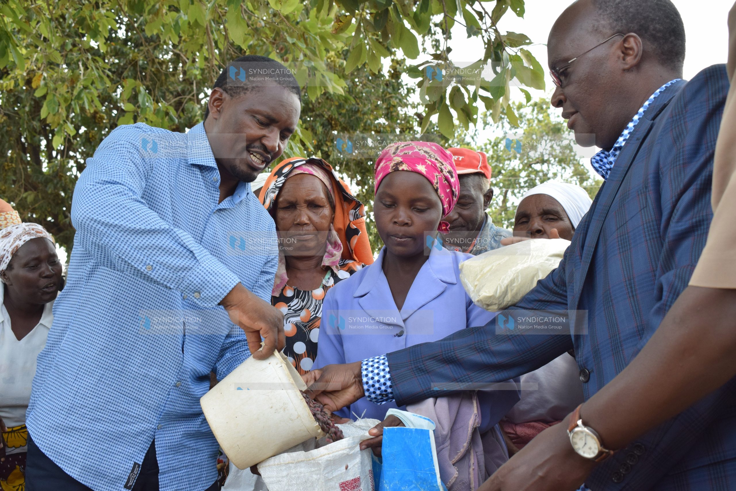 Mwangi Kiunjuri and his Transport counterpart James Macharia distribute relief food