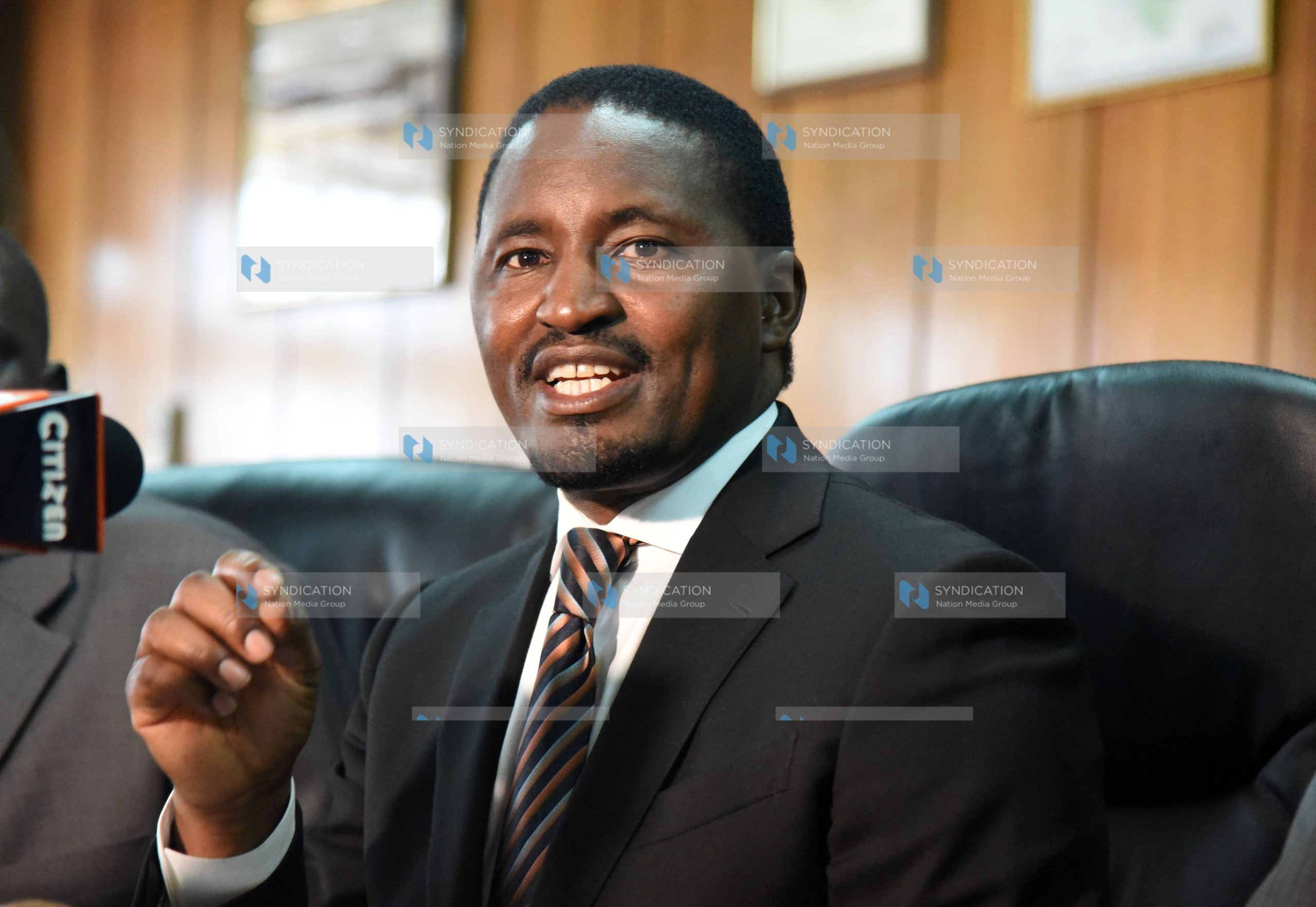Mwangi Kiunjuri addressing journalists at Kilimo House