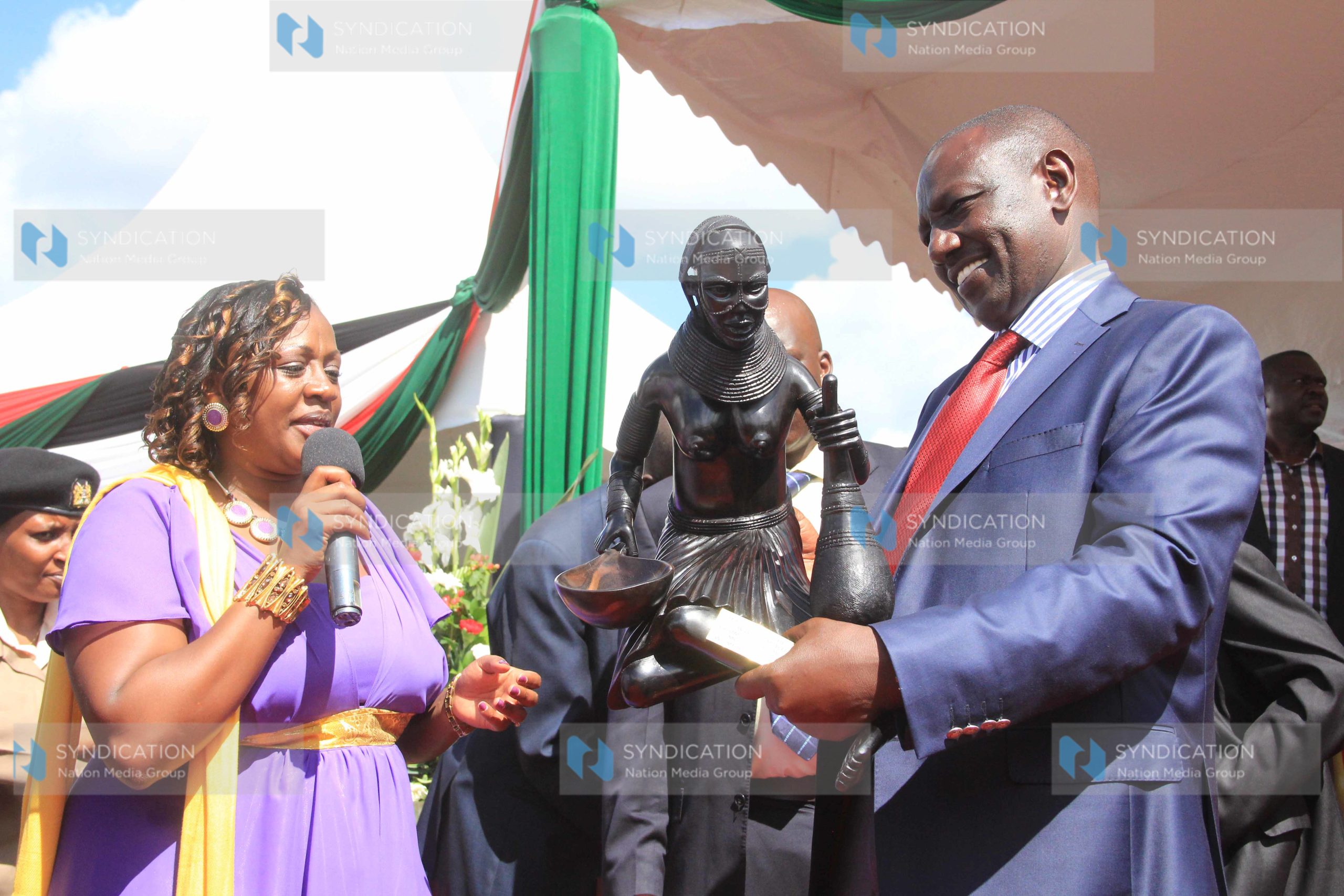 Murang’a county women representative Sabina Chege, presents a sculpture gift to Deputy President William Ruto