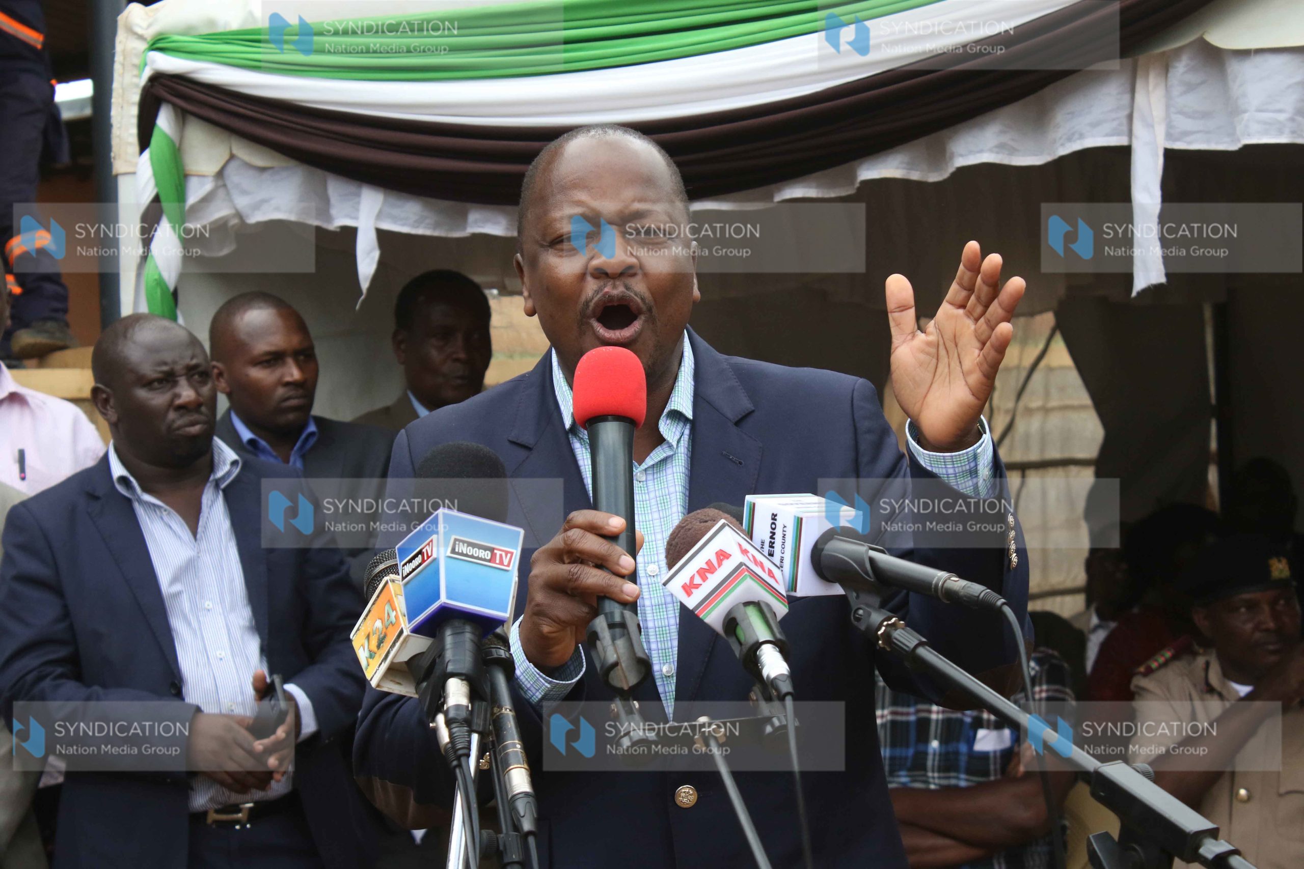 Nyeri senator Mutahi Kagwe addresses traders at the upcoming Karatina Market