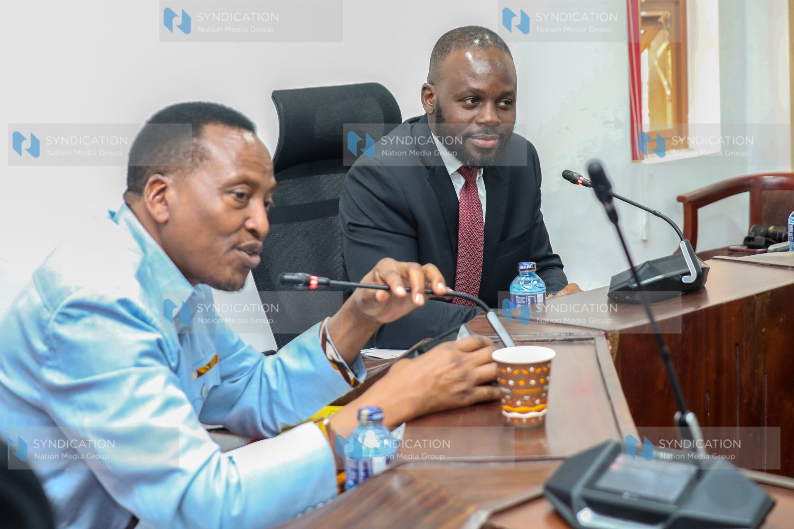 The chairperson Senate Public Accounts Committee Moses Otieno Kajwang’ and Sen. Onyonka Richard Momoima