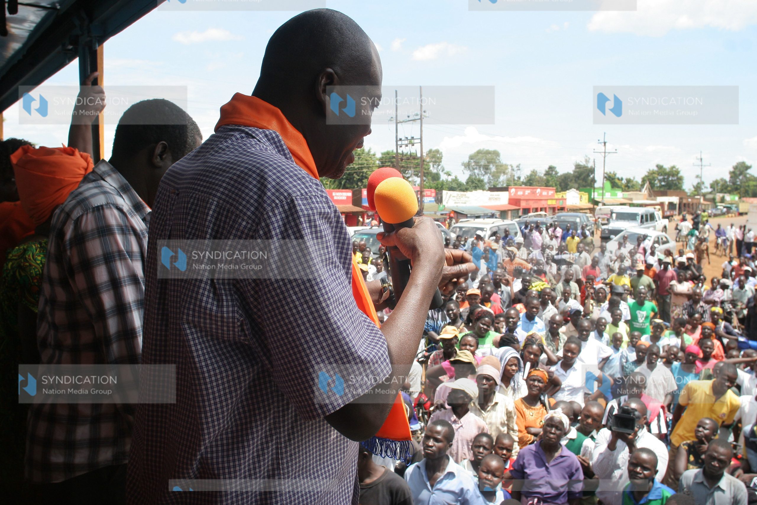 Supporters of Coalition for Reforms and Democracy (CORD) candidate for the Siaya gubernatorial by-election, Cornel Rasanga
