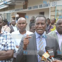 Lands Cabinet Secretary Jacob Kaimenyi, area MP Mpuru Aburi and Meru North Lands Registry Registrar Daniel Kamanja