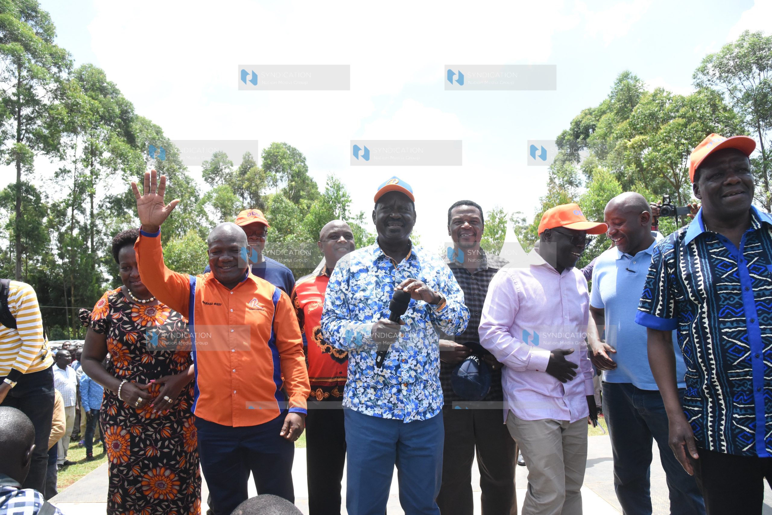 Raila Odinga introducing Kakamega ODM gubernatorial candidate Farnandes Barasa