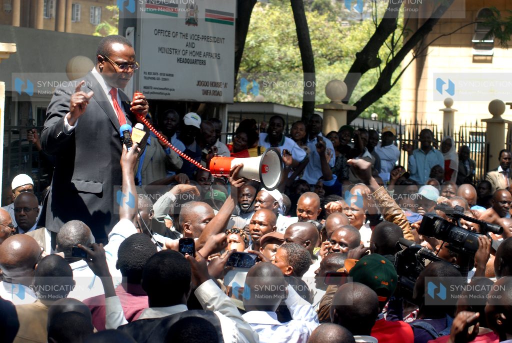 Paul Otuoma addresses City Council of Nairobi workers outside Jogoo house
