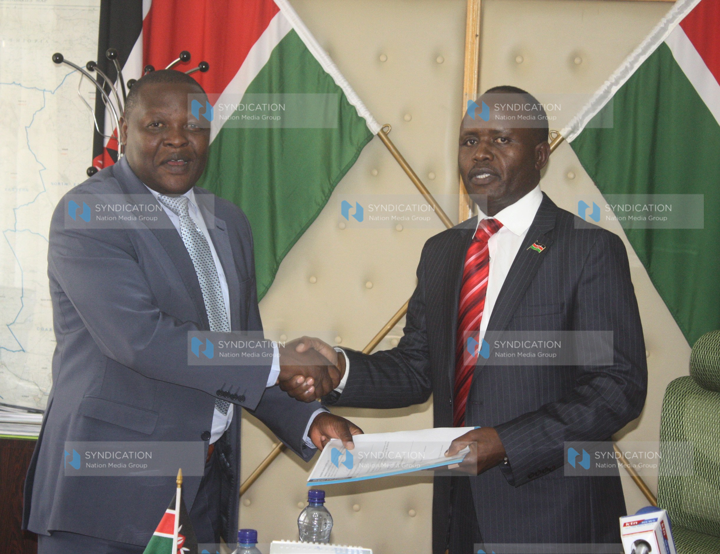 The outgoing Rift Valley Regional Coordinator Chimwanga Mongo welcomes the former Narok County Commissioner George Natembeya