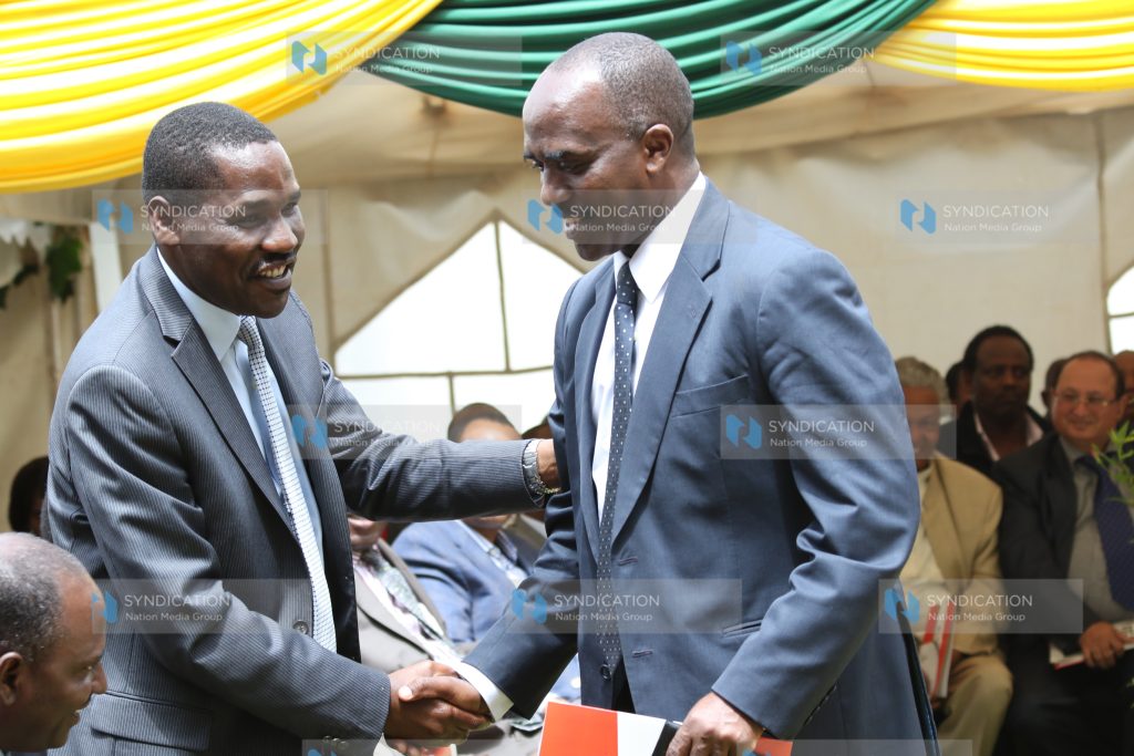 Council of Governors Chair Peter Munya shakes hands with NMG CEO Linus Gitahi