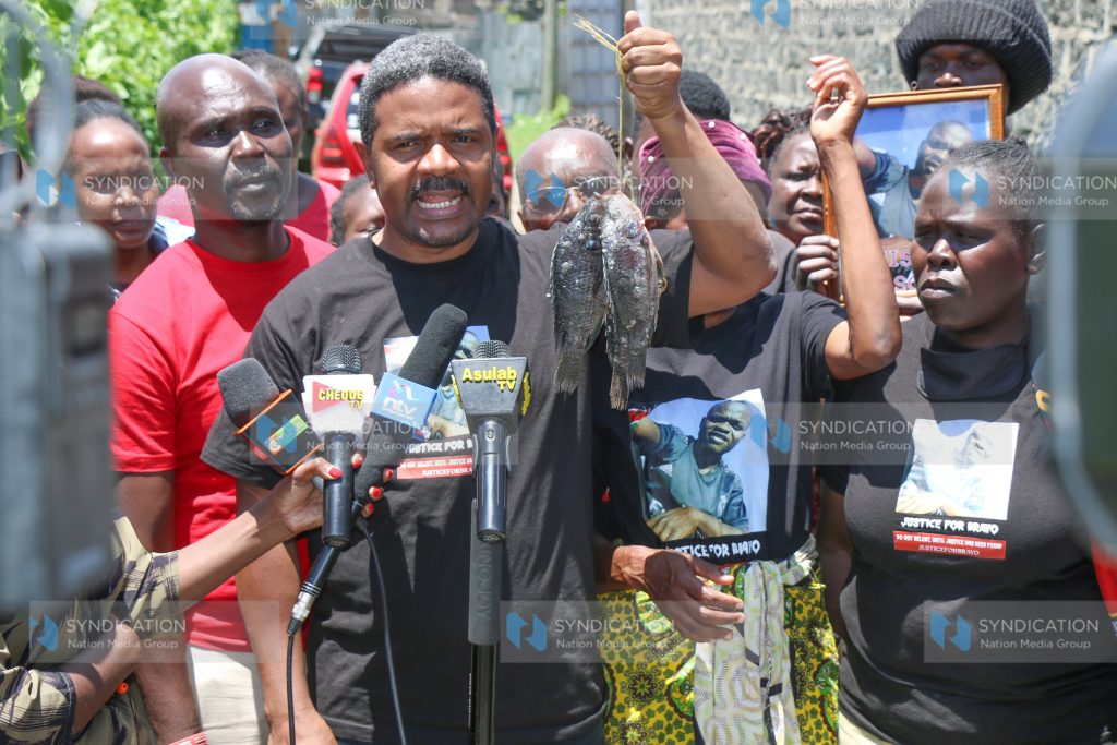 Executive Director Vocal Africa, Hussein Khalid address media in Kivumbini Estate of Nakuru