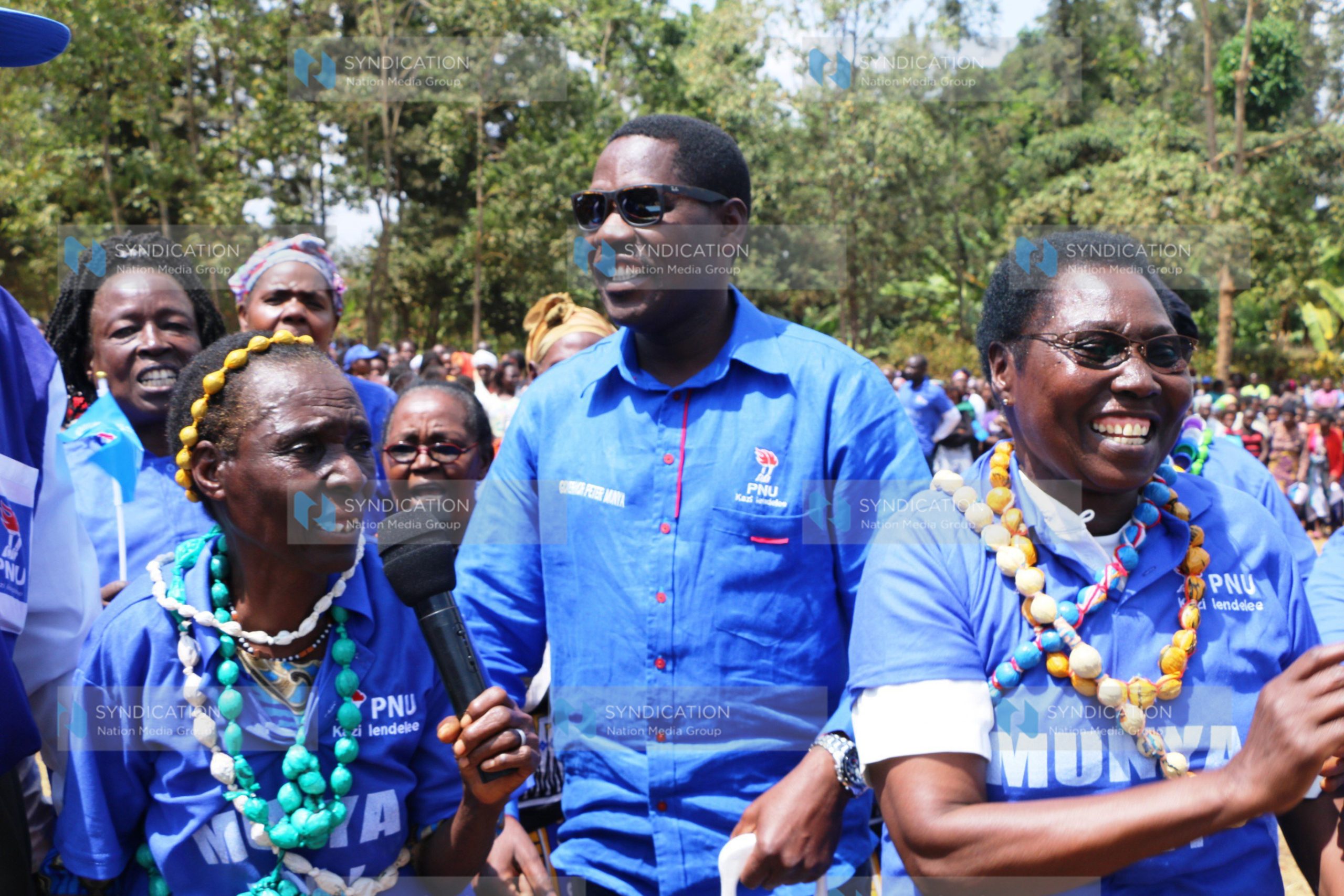 Peter Munya joins dancers during his campaigns at Mulathankari, Imenti North