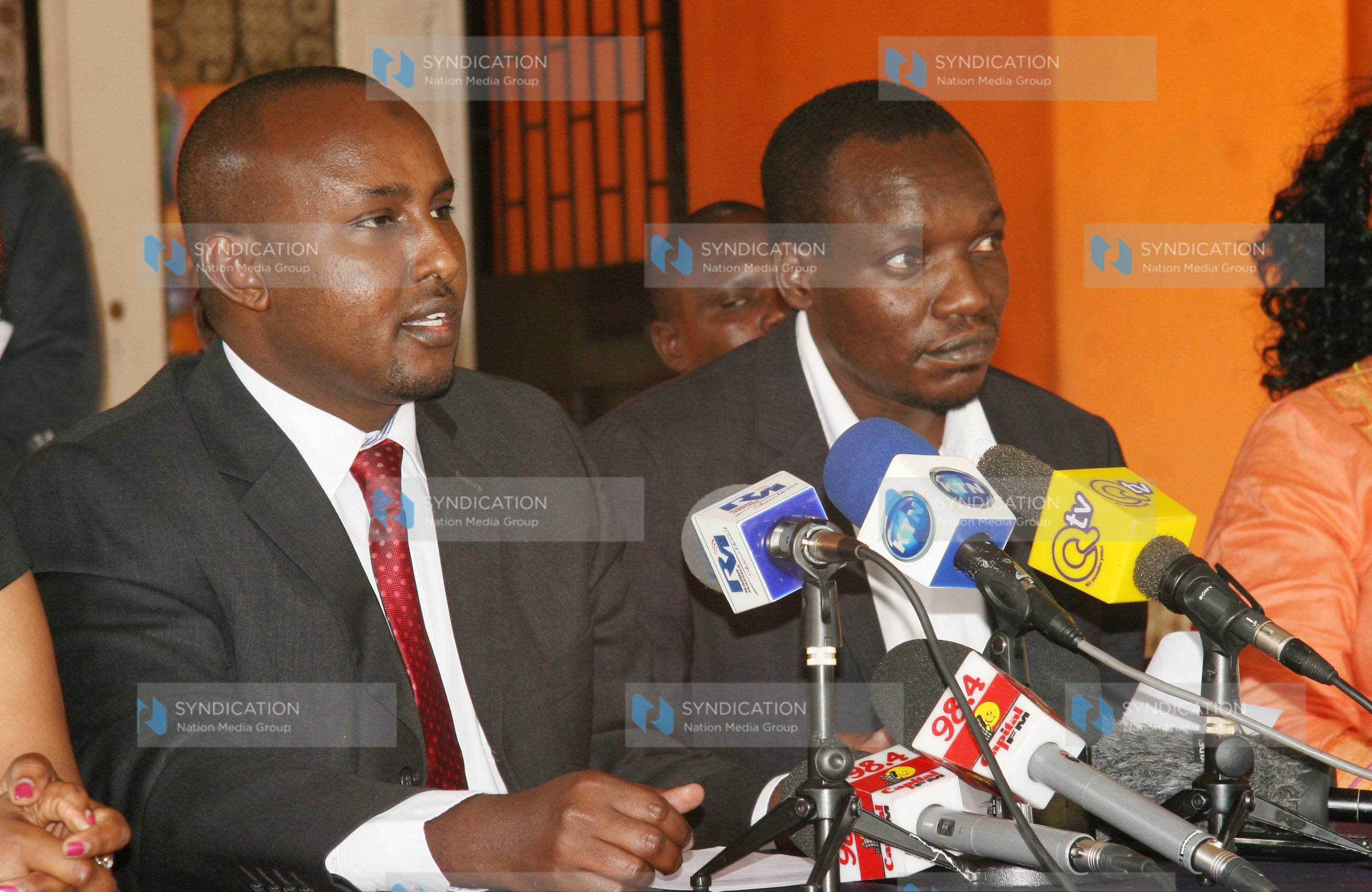 Junet Mohamed flanked by Dagoretti North Simba Arati