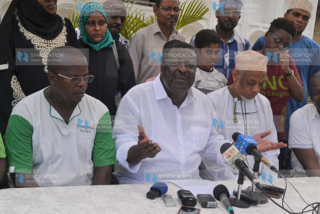 Amani National Congress (ANC) leader Musalia Mudavadi, flanked by Deputy Party Leader Kassim Tandaza and Lamu Nominated MCA Salim Mohamed