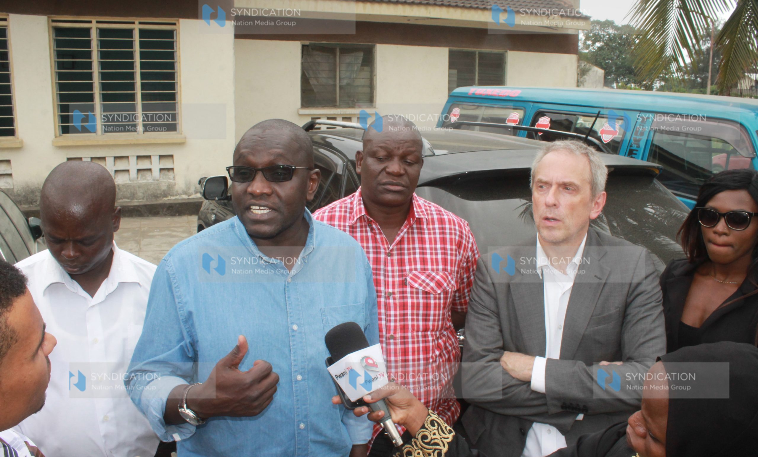 Lawyer Ekuru Aukot addressed the press at Dog Section Police Station