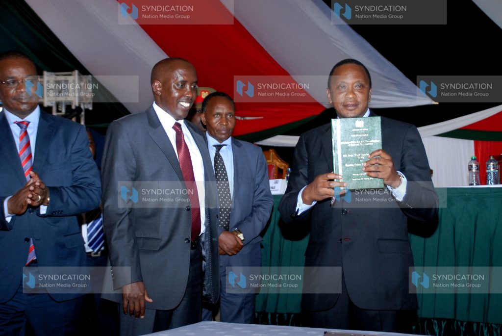 President Uhuru Kenyatta (2nd left) launches the Rapid Results Initiative (RRI)