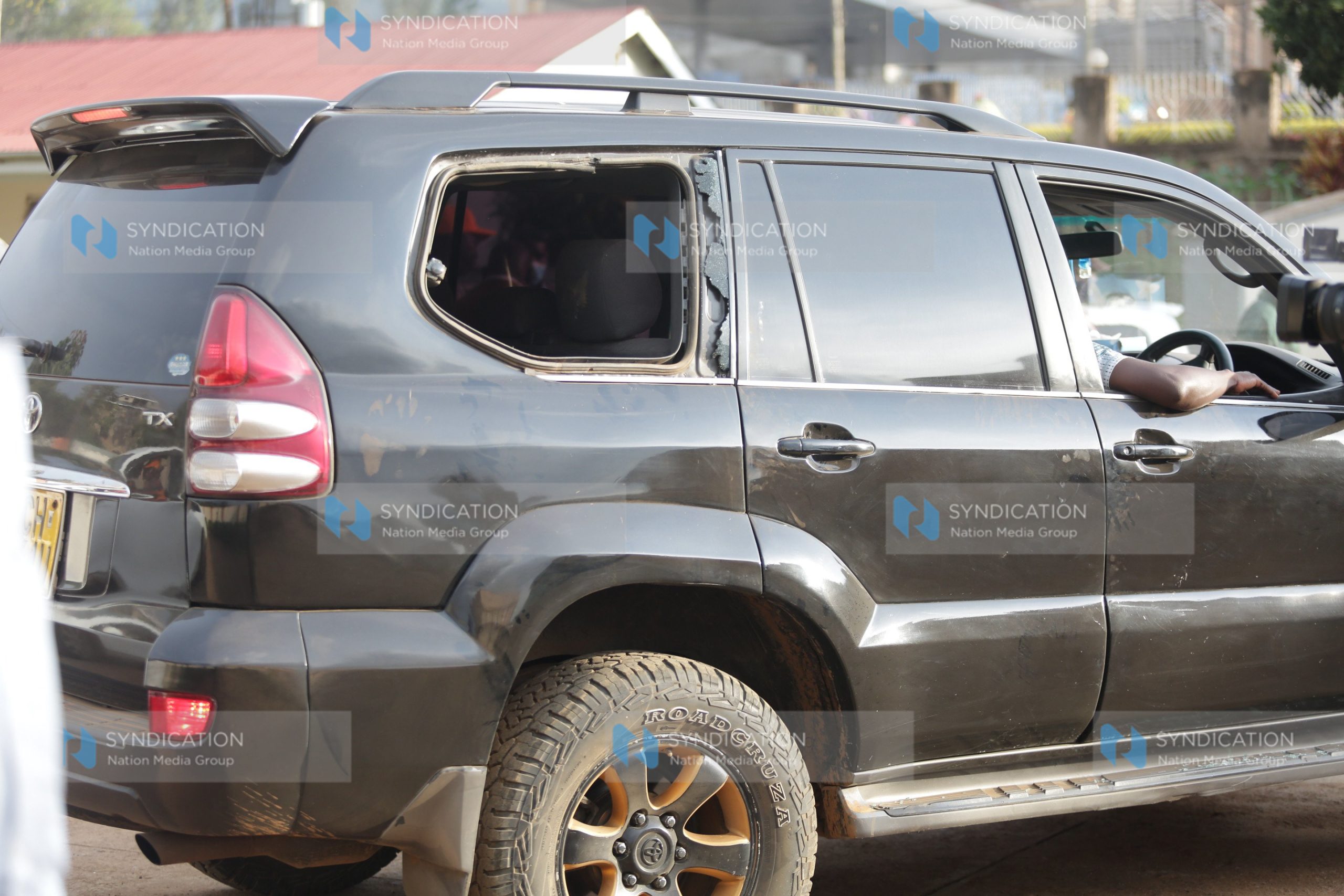 Some of the cars from Jimi Wanjigi’s motorcade that were pelted with stones