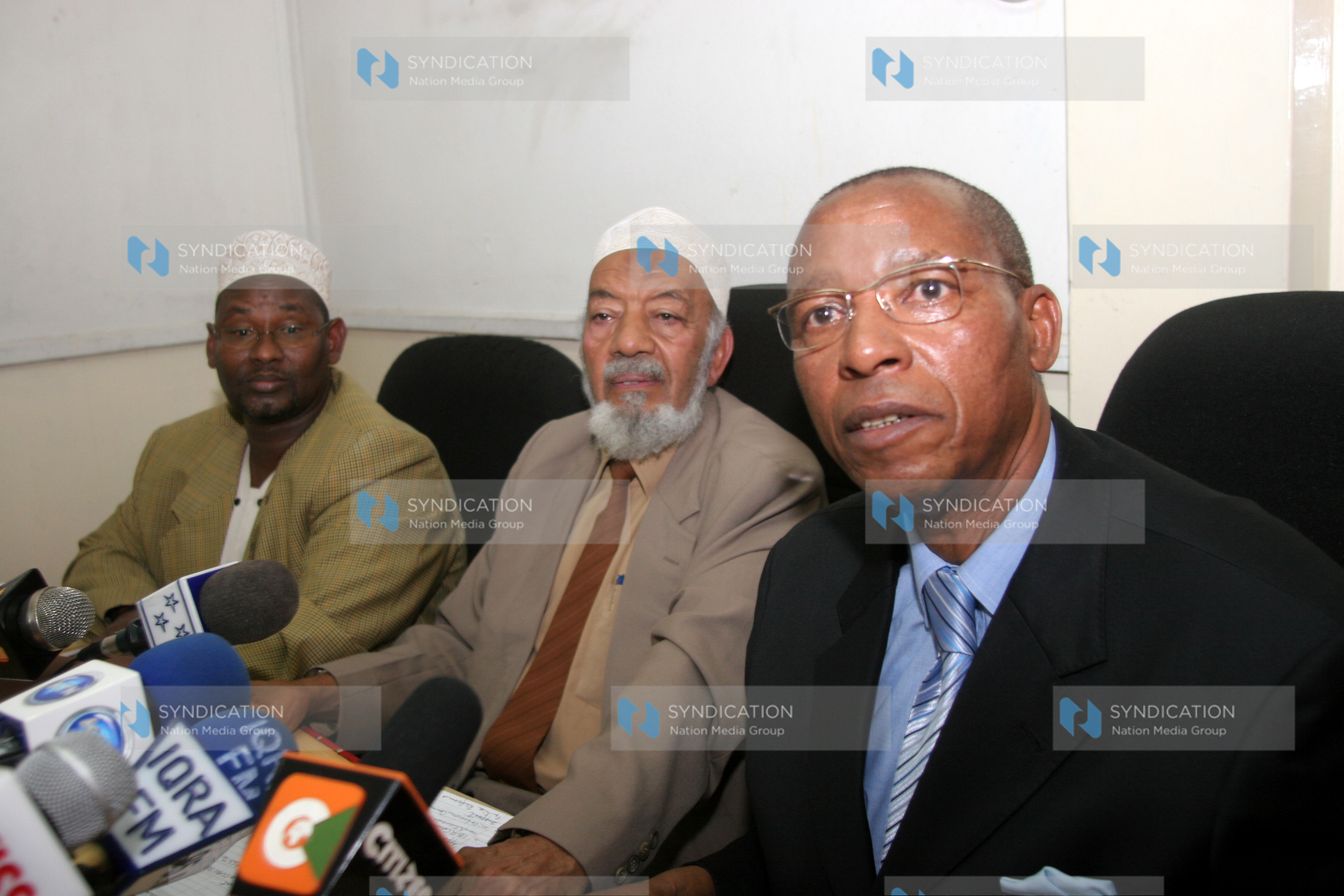 Minister for Justice and Constitutional Affairs Mutula Kilonzo with Supkem Chairman Abdul-Ghafur El-Busaidy and the council Secretary General Adan Wachu
