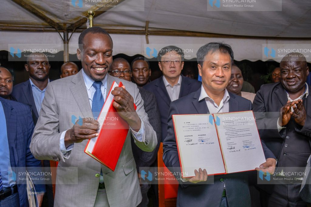 Kisii Governor Simba Arati and the President of Wuhan City Polytechnic Prof Deng Yuanfang sign Memorandum of Understanding