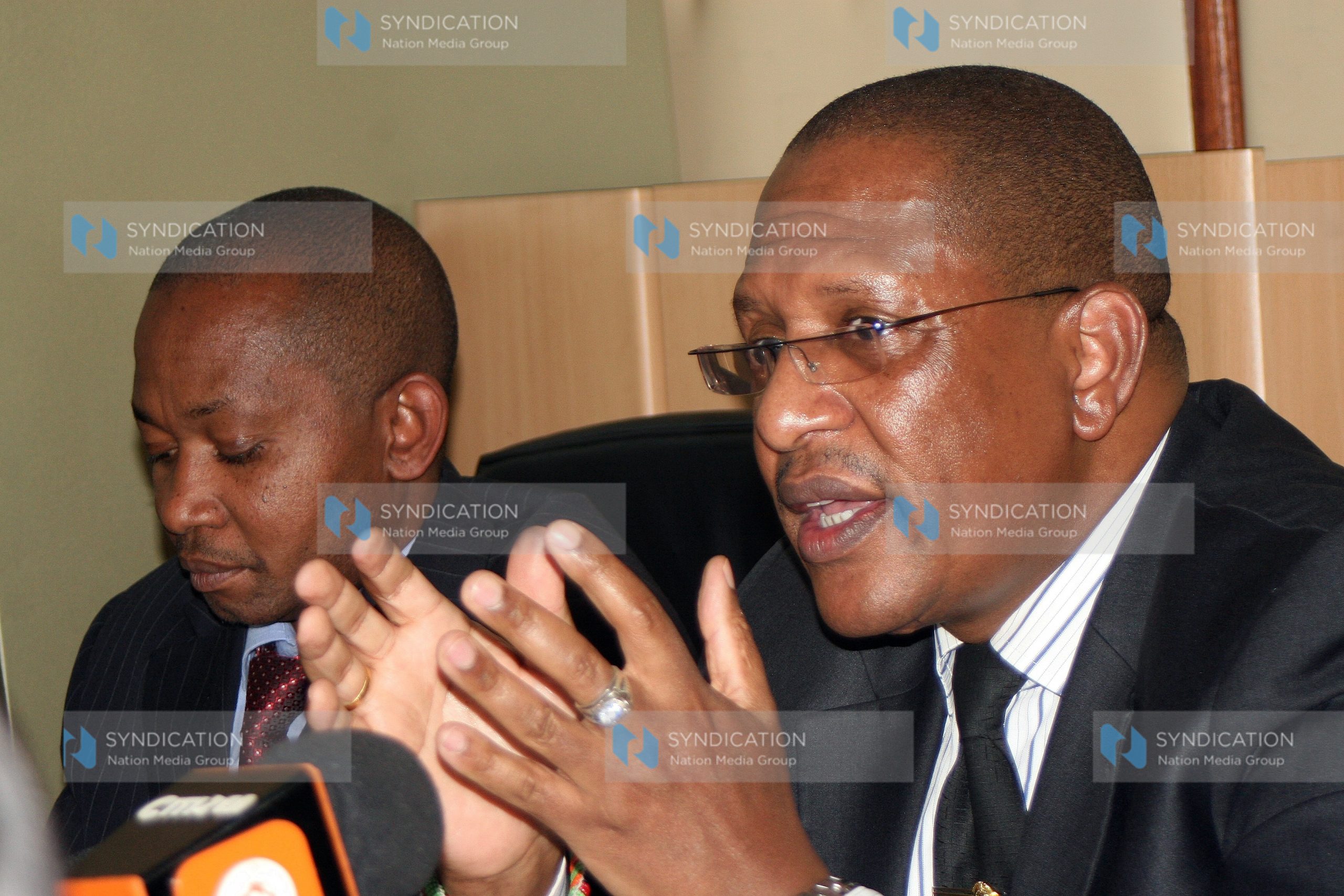 Keriako Tobiko (right) flanked by the chairman Law Society of Kenya Eric Mutua speak during a press briefing