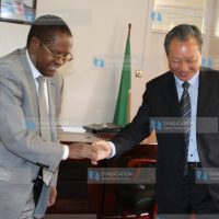 Embu Governor Martin Wambora welcomes Zhao Peng, the Vice Chairman of Jiangsu Provincial People's Congress of China