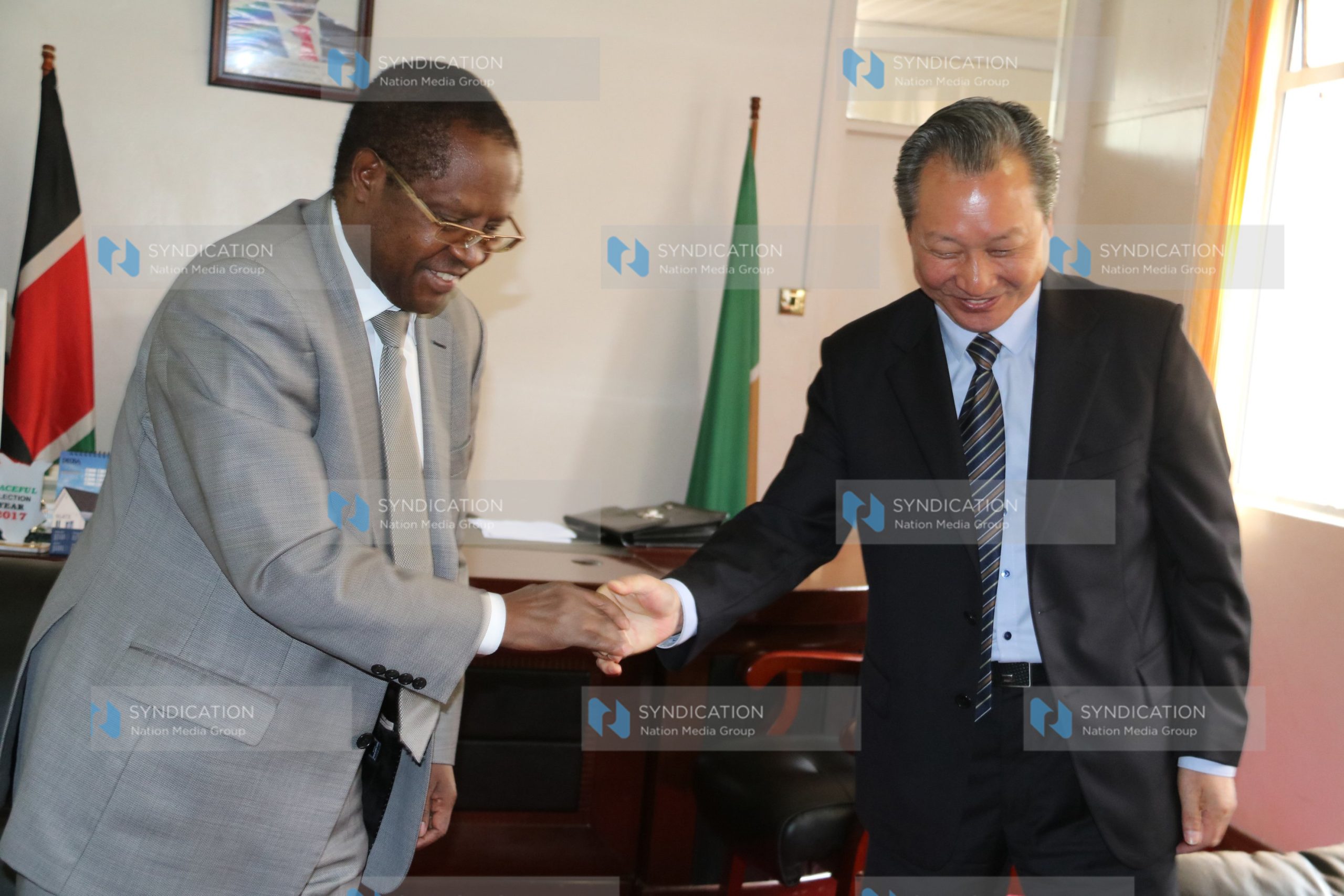 Embu Governor Martin Wambora welcomes Zhao Peng, the Vice Chairman of Jiangsu Provincial People’s Congress of China