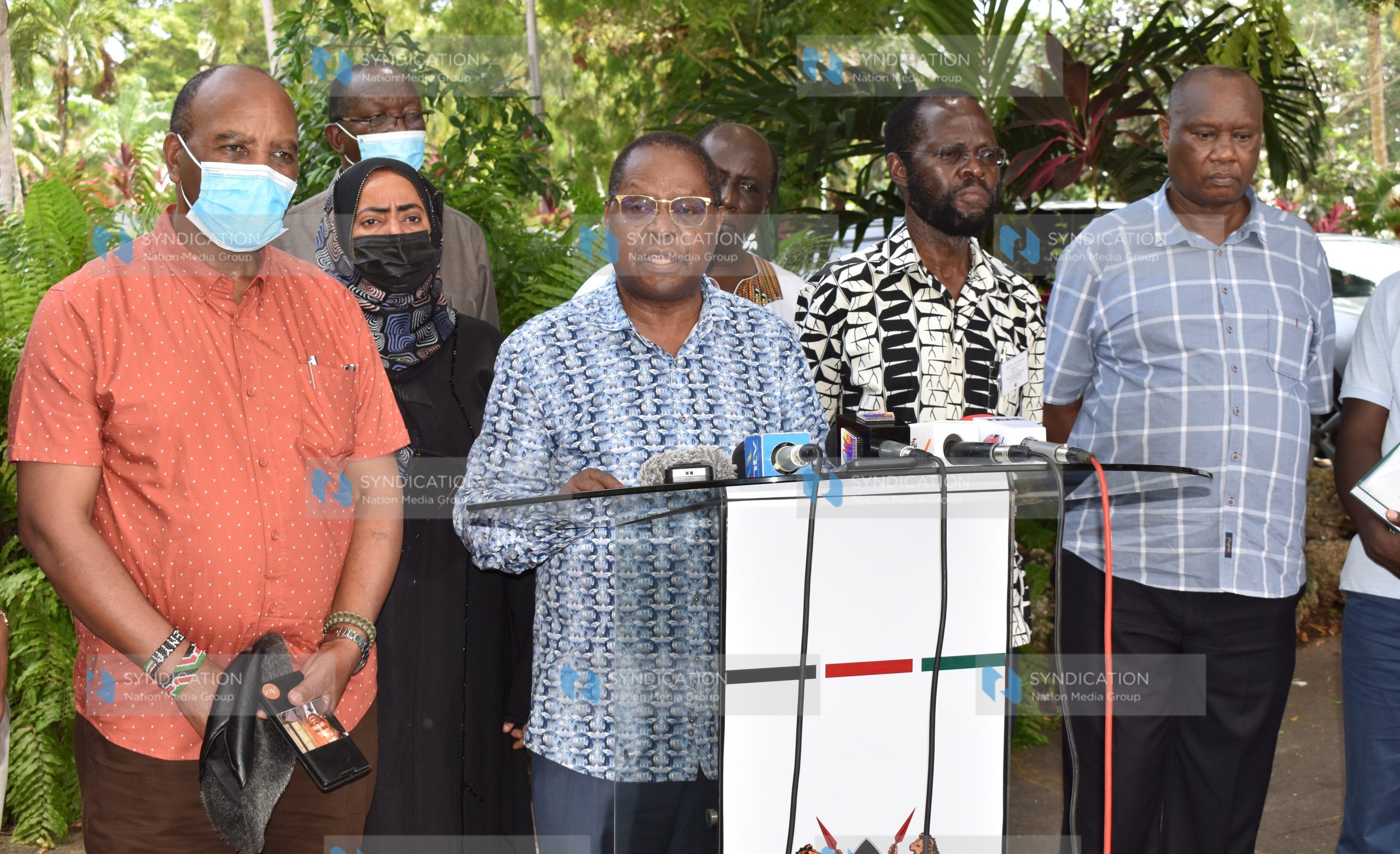 Council of Governors Chairman Martin Wambora (C), flanked by members of the Health Committee