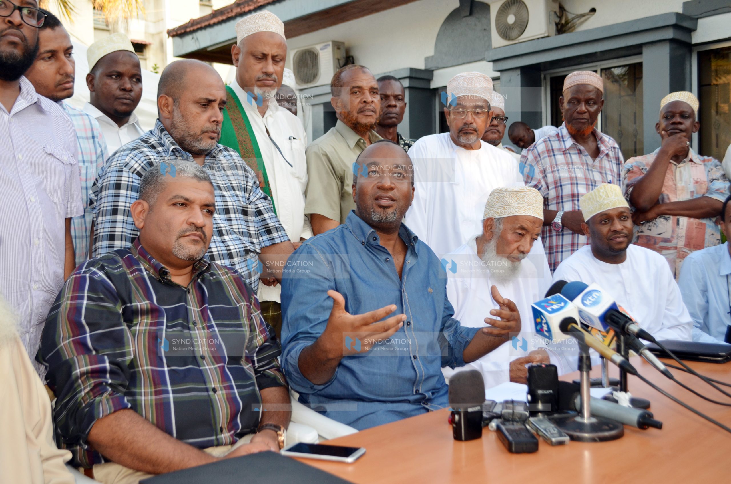 Mombasa Governor Hassan Joho, flanked by Mvita MP Abdulswamad Nassir (left) and other Muslim leaders, during a press conference