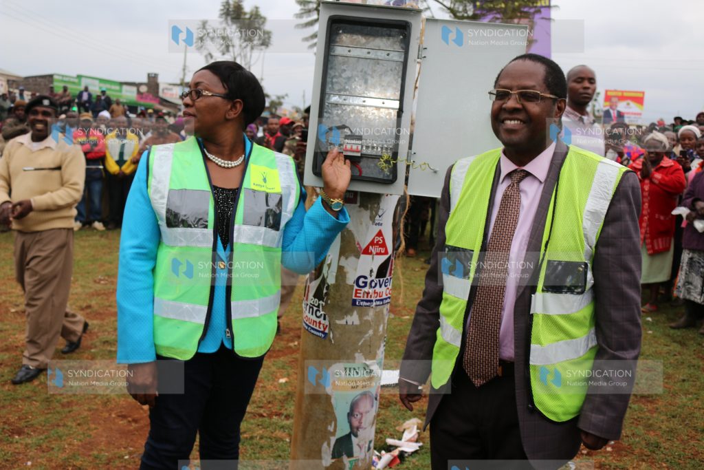 Launches a street lighting project at Kyeni Makutano area