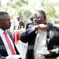 Council of Governors Chairperson Isaac Ruto (right)