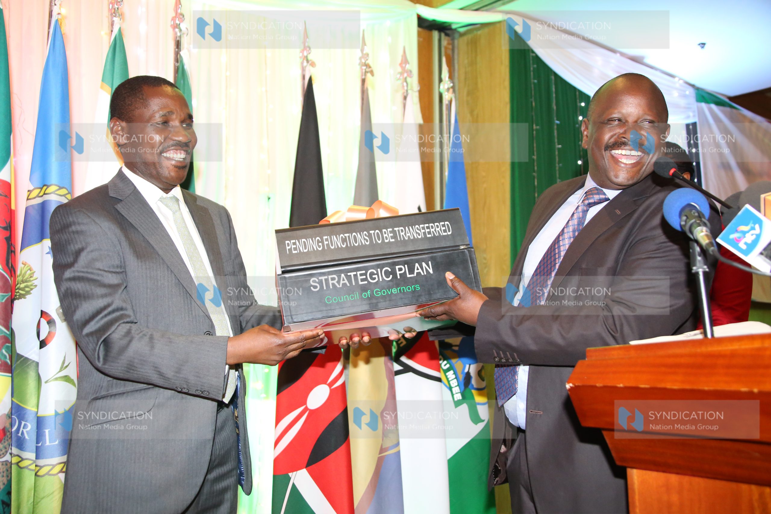 Outgoing Council of Governors (CoG) Chair Isaac Ruto and Meru Governor Peter Munya