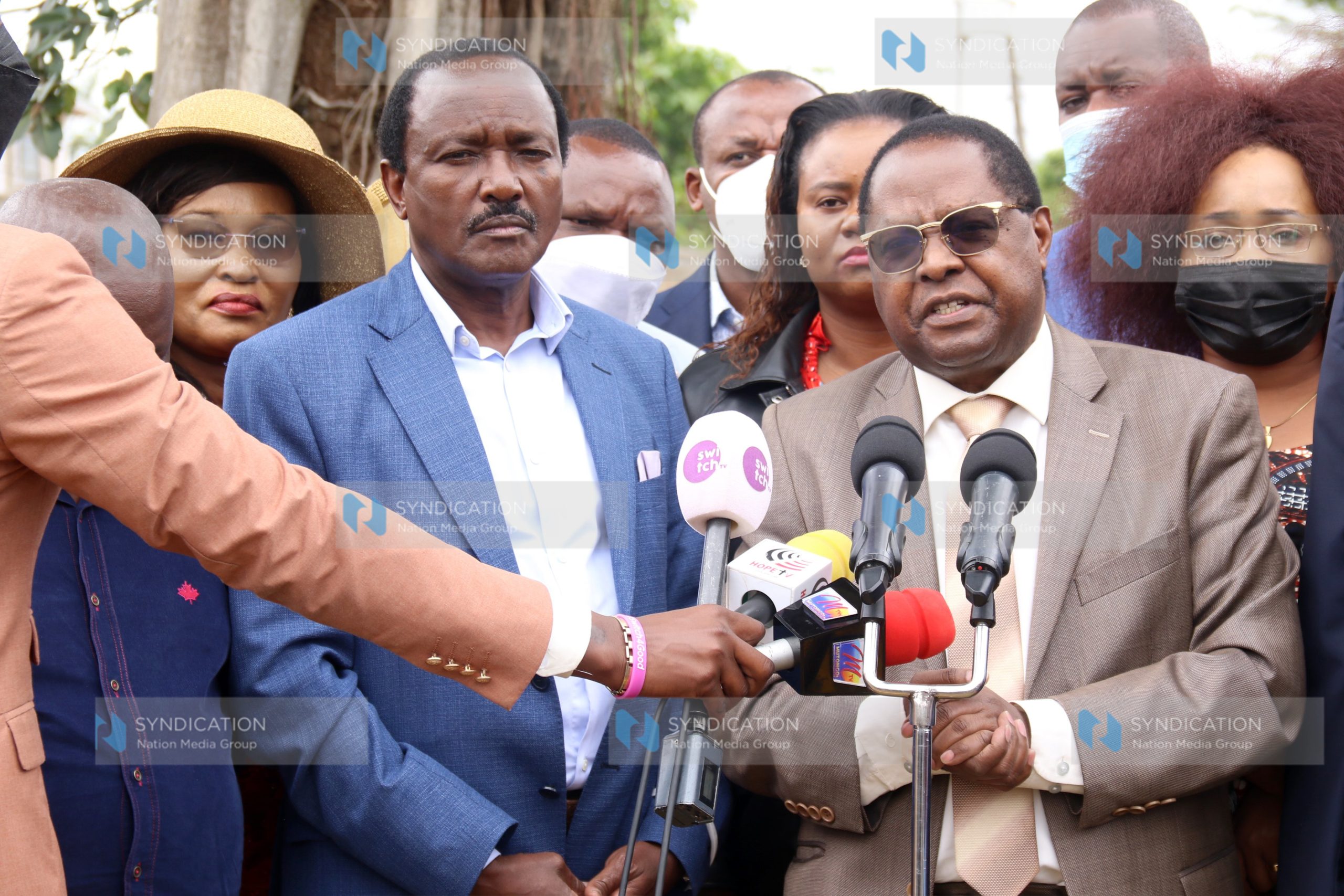 Wiper leader Kalonzo Musyoka, flanked by Embu Governor Martin Wambora and other Wiper leaders