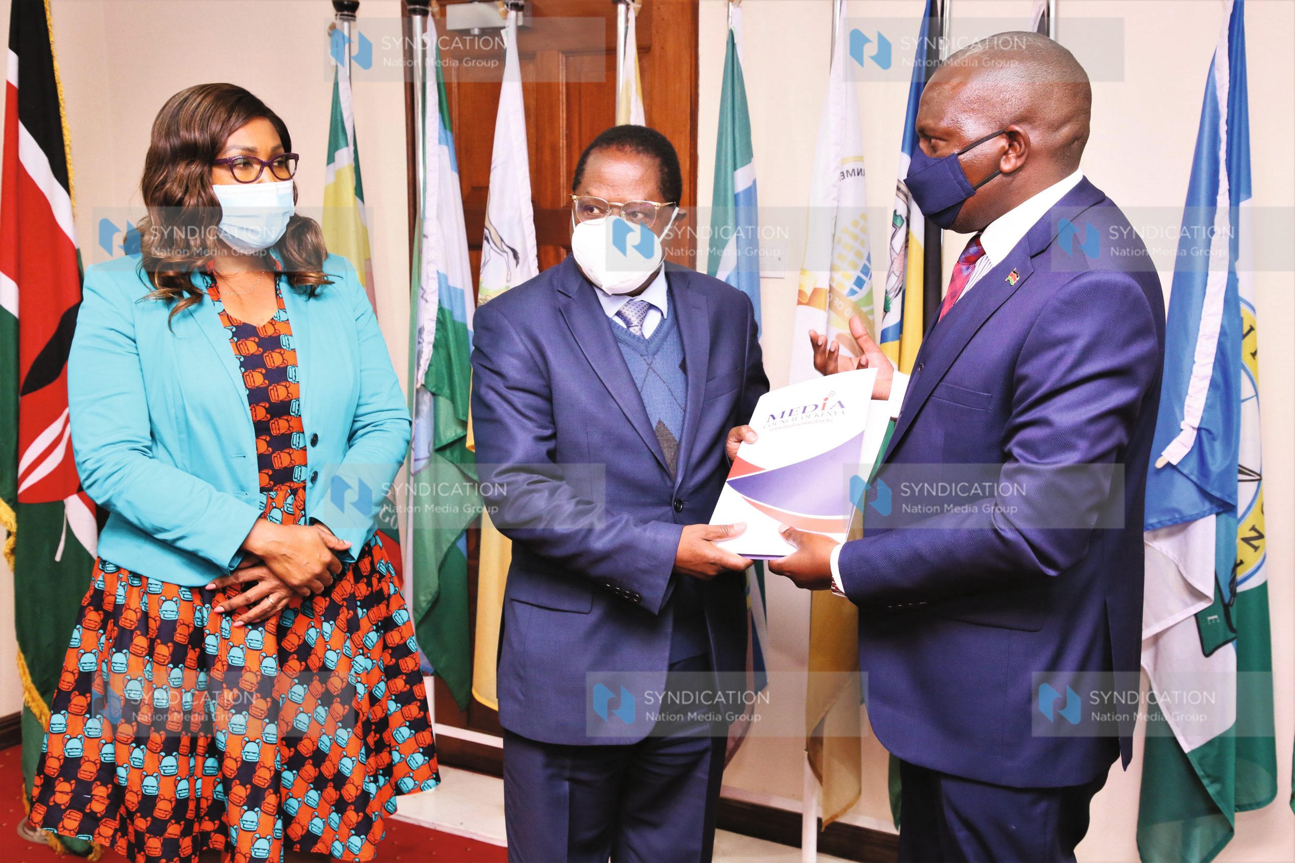 Media Council of Kenya CEO David Omwoyo, Council of Governors Chairman and Embu Governor Martin Wambora