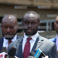 Nyandarua Senator John Methu, flanked by Kirinyaga Senator James Murango and Nyeri Senator Wahome Wamatinga